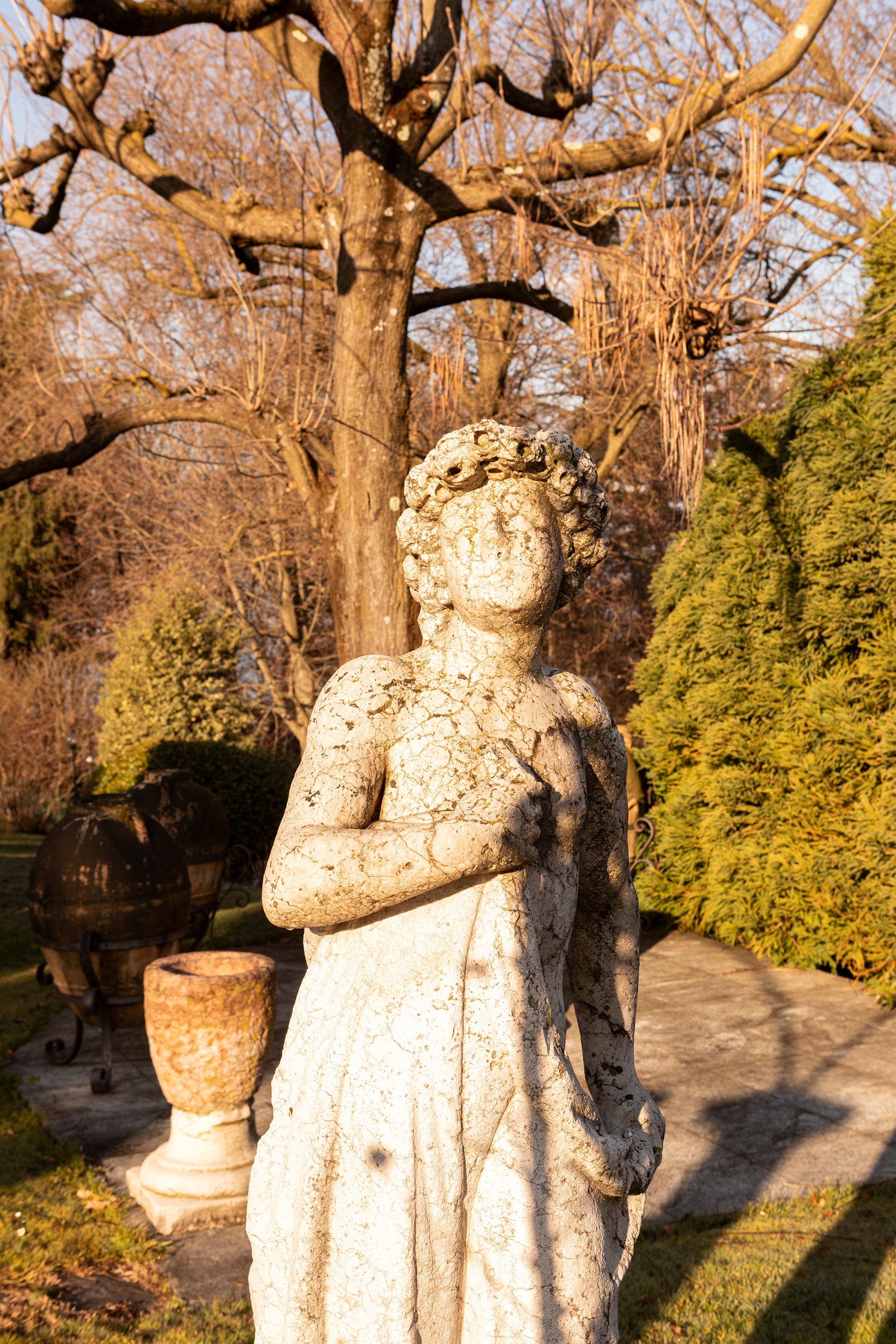 §SCULTURA IN PIETRA D'ISTRIA RAFFIGURANTE DAMA