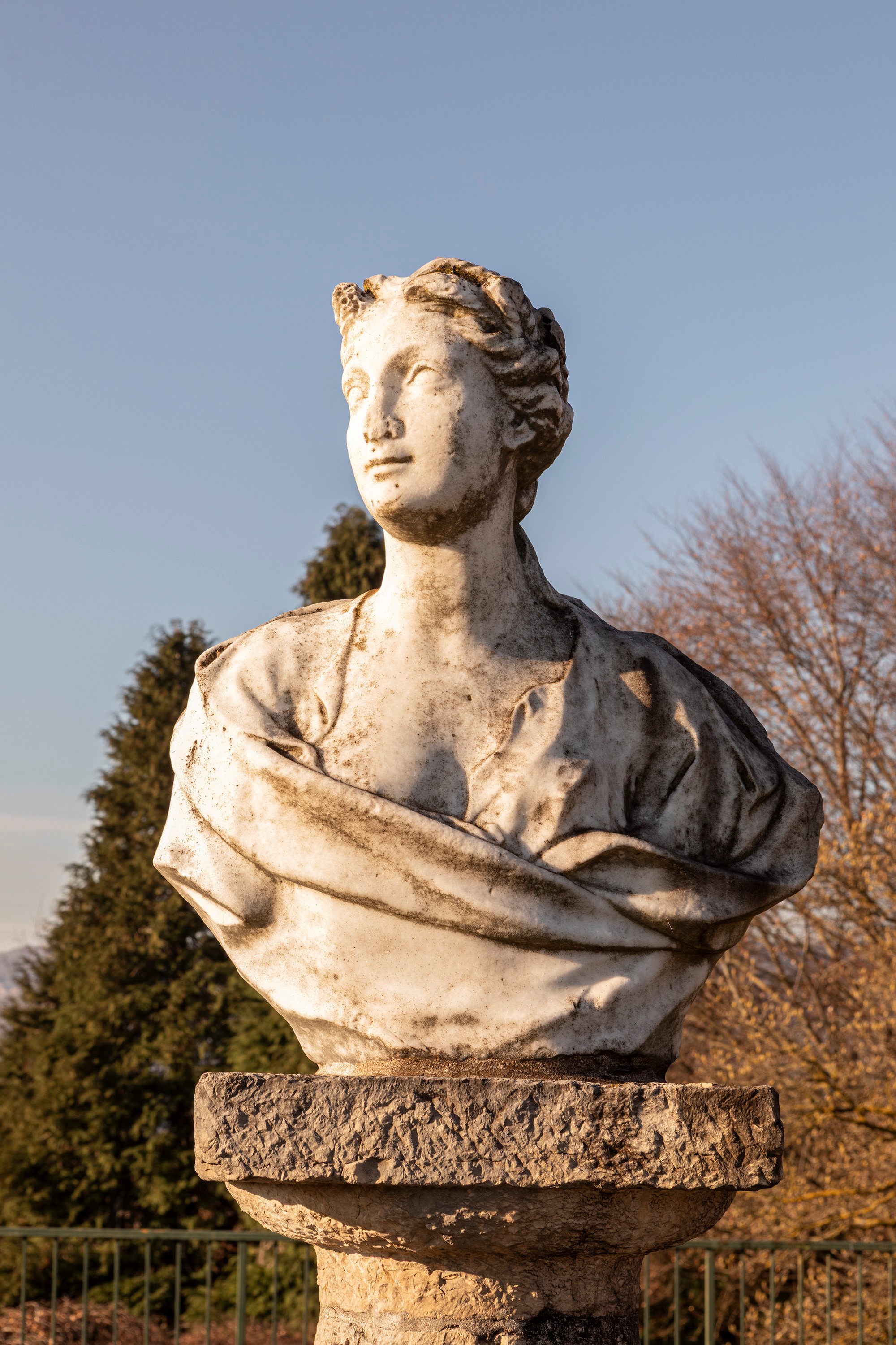 §QUATTRO BUSTI NEOCLASSICI IN MARMO