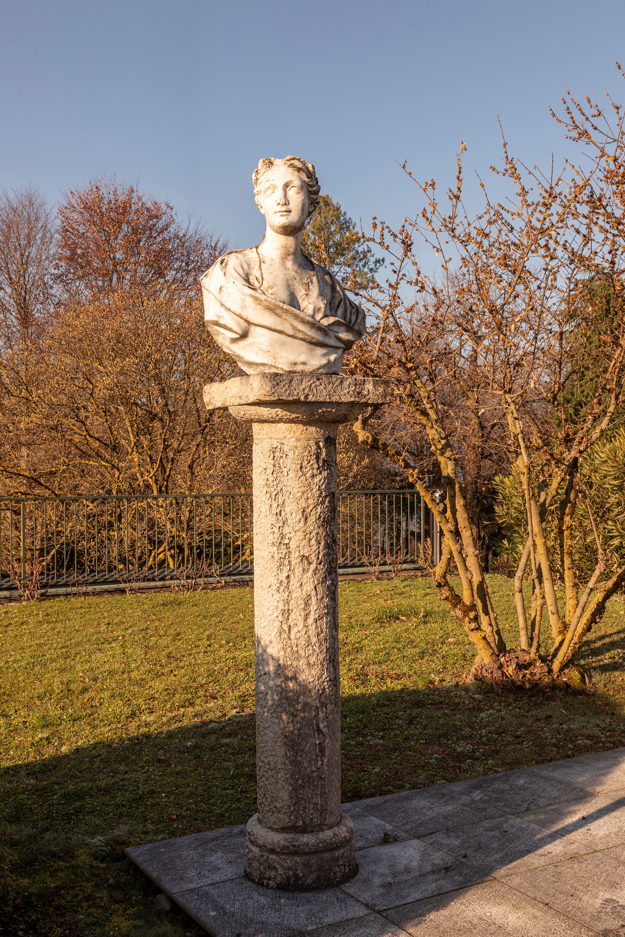 §QUATTRO BUSTI NEOCLASSICI IN MARMO
