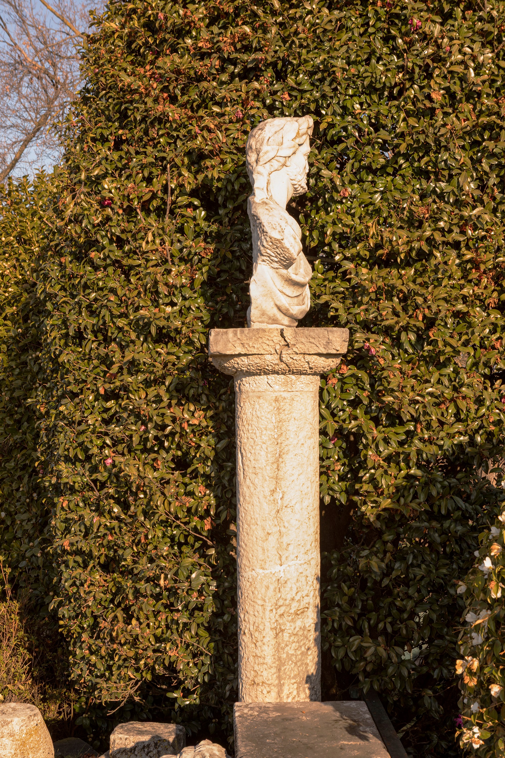 §QUATTRO BUSTI NEOCLASSICI IN MARMO