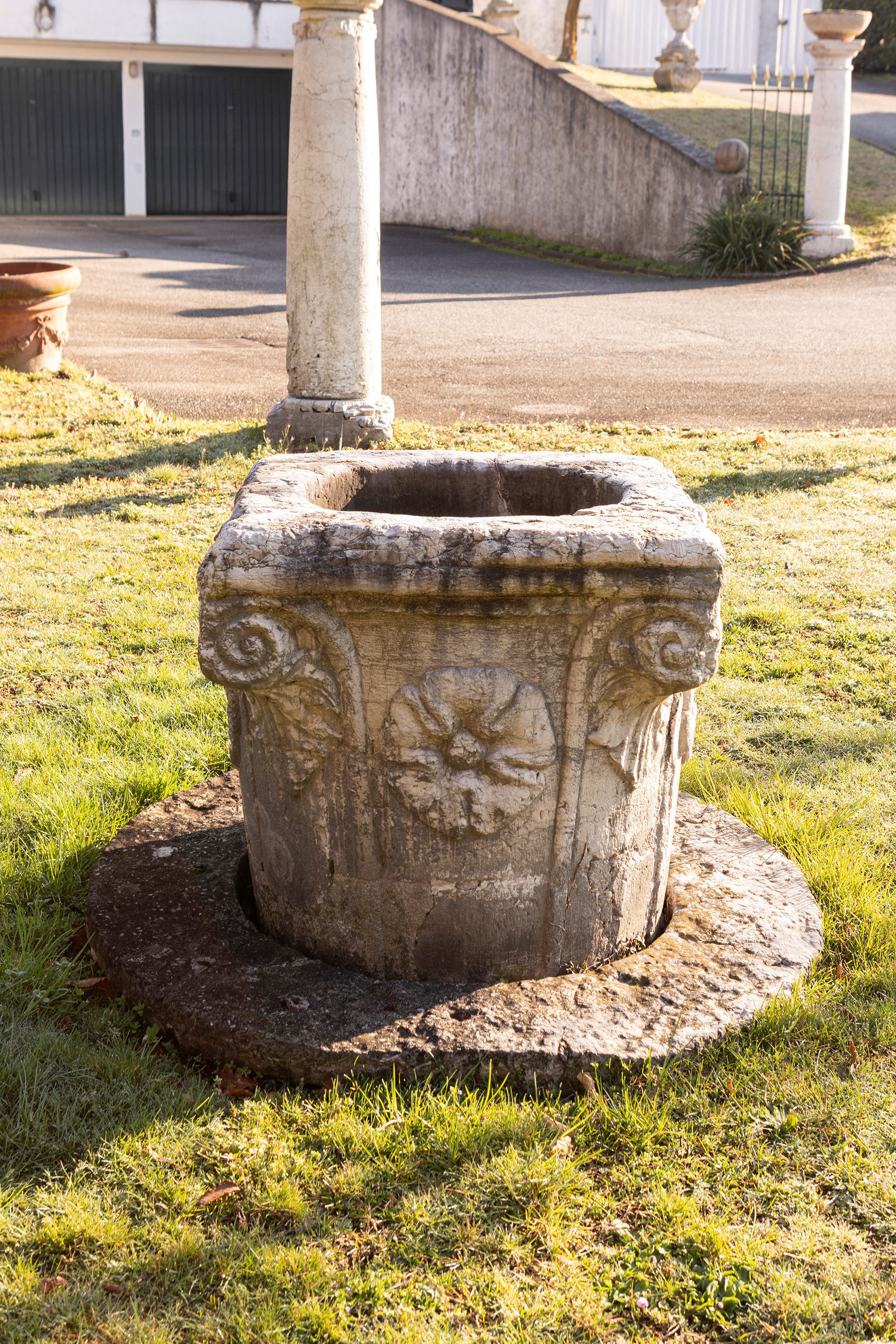§POZZO VENEZIANO IN PIETRA D’ISTRIA SCOLPITA