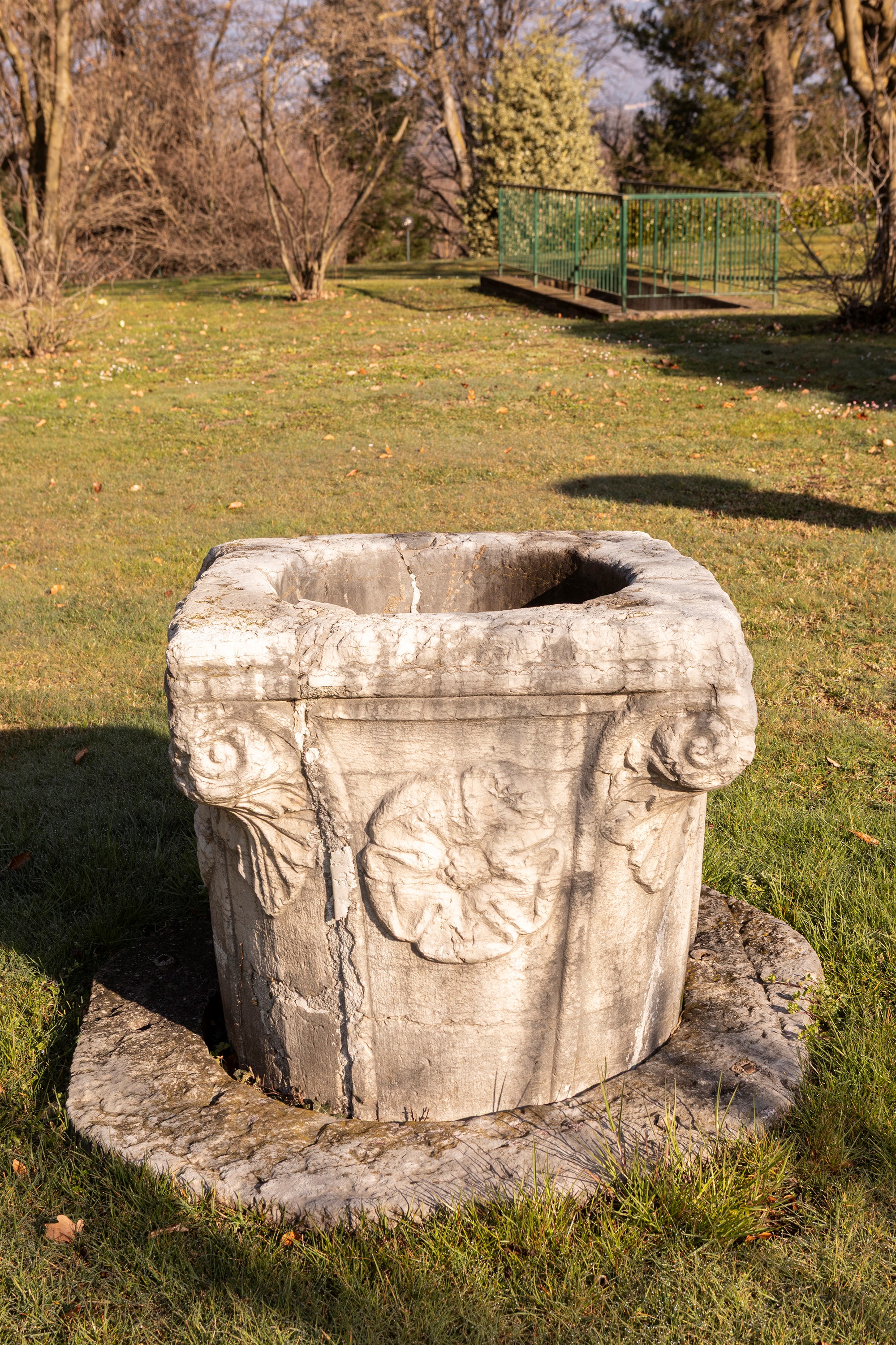 §POZZO VENEZIANO IN PIETRA D’ISTRIA SCOLPITA