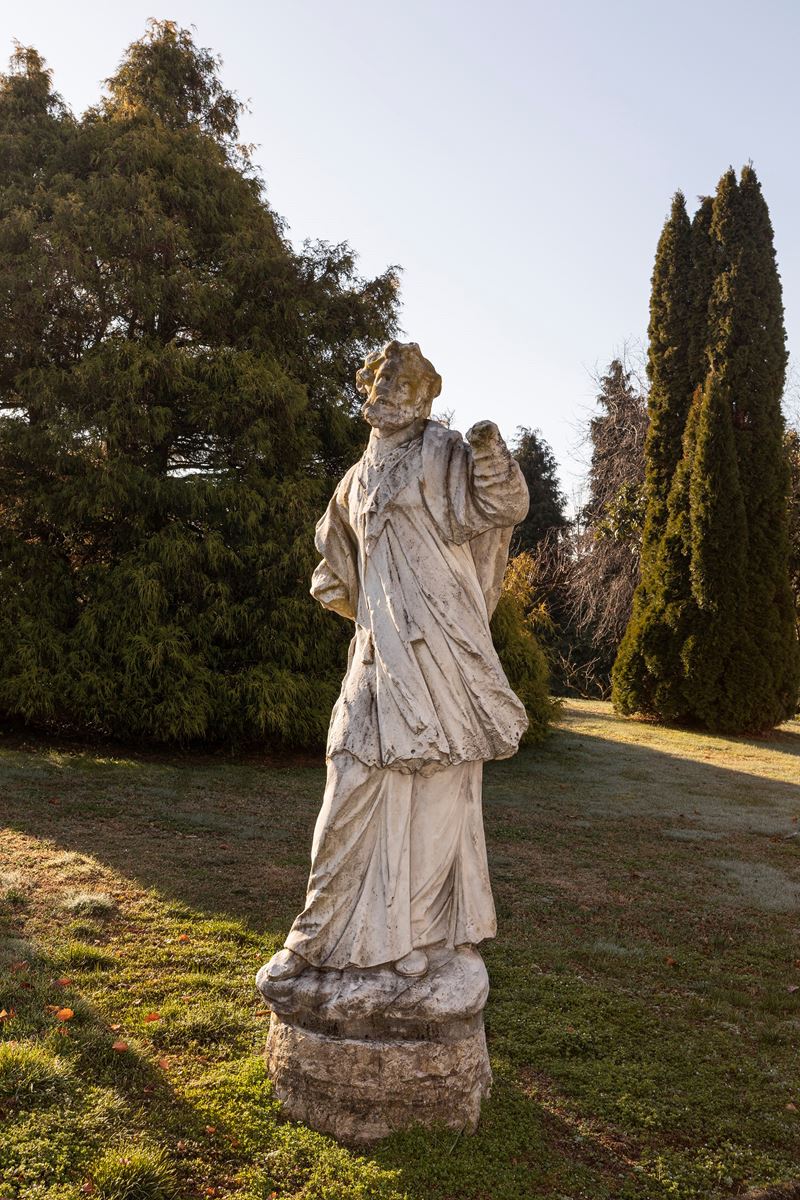 §SCULTURA IN MARMBO BIANCO RAFFIGURANTE SAN GIOVANNI NEPOMUCENO