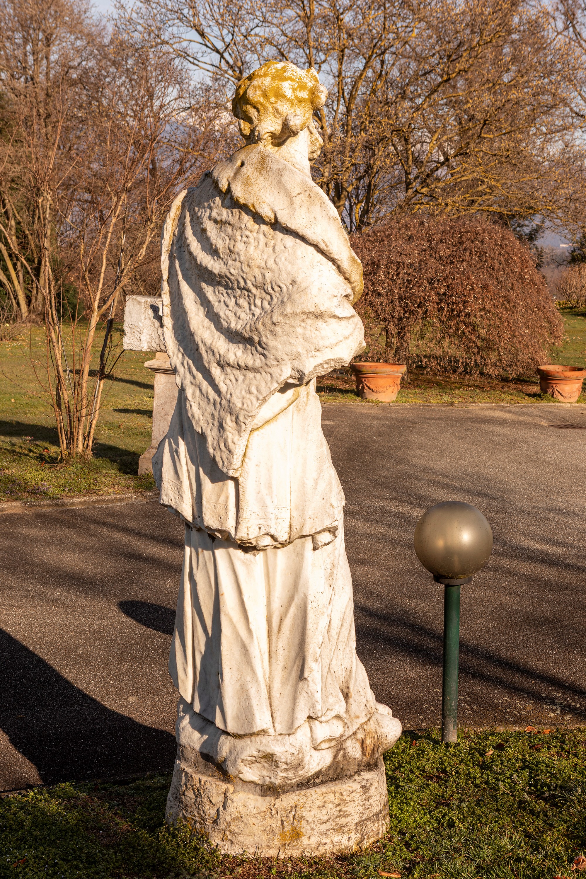 §SCULTURA IN MARMBO BIANCO RAFFIGURANTE SAN GIOVANNI NEPOMUCENO
