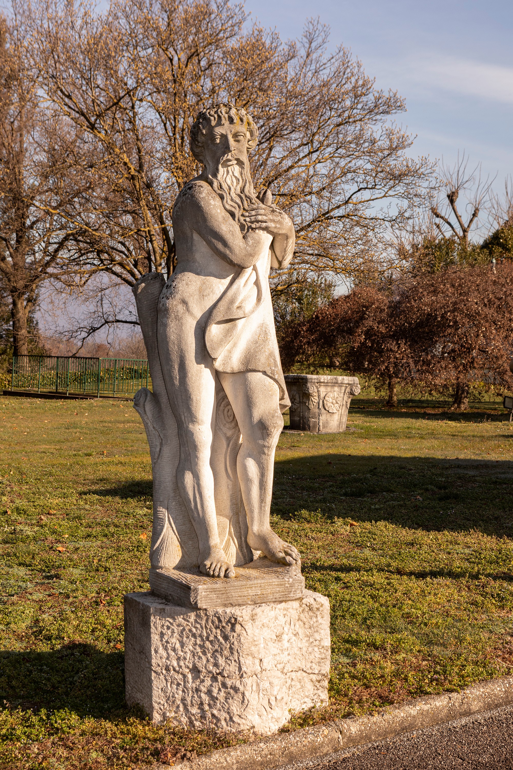 §SCULTURA IN PIETRA DI VICENZA RAFFIGURANTE SATURNO