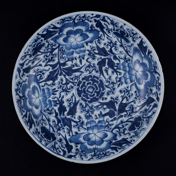 A BLUE AND WHITE DISH