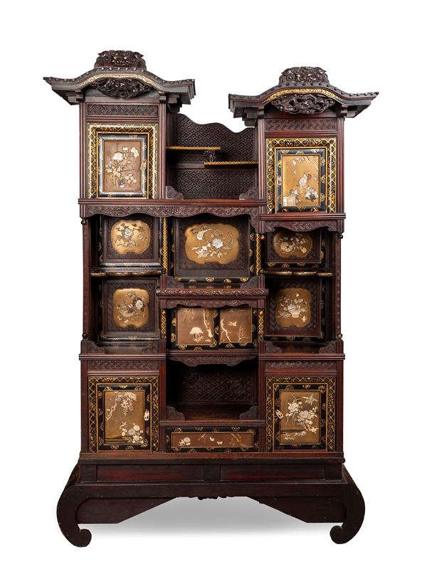 ☼A SHIBAYAMA-INLAID AND LACQUERED WOOD KAZARIDANA (DISPLAY CABINET)