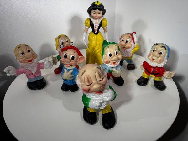 60S-ERA TOY PUPPET FIGURES: SNOW WHITE AND THE SEVEN DWARFS.