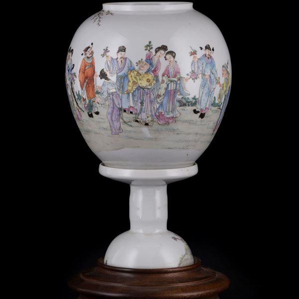 A FAMILLE ROSE LAMP