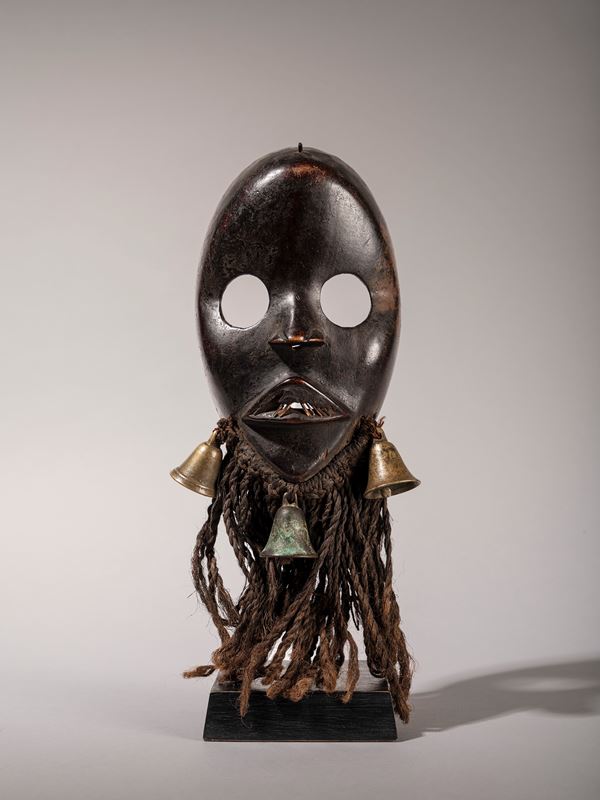 MASCHERA DAN