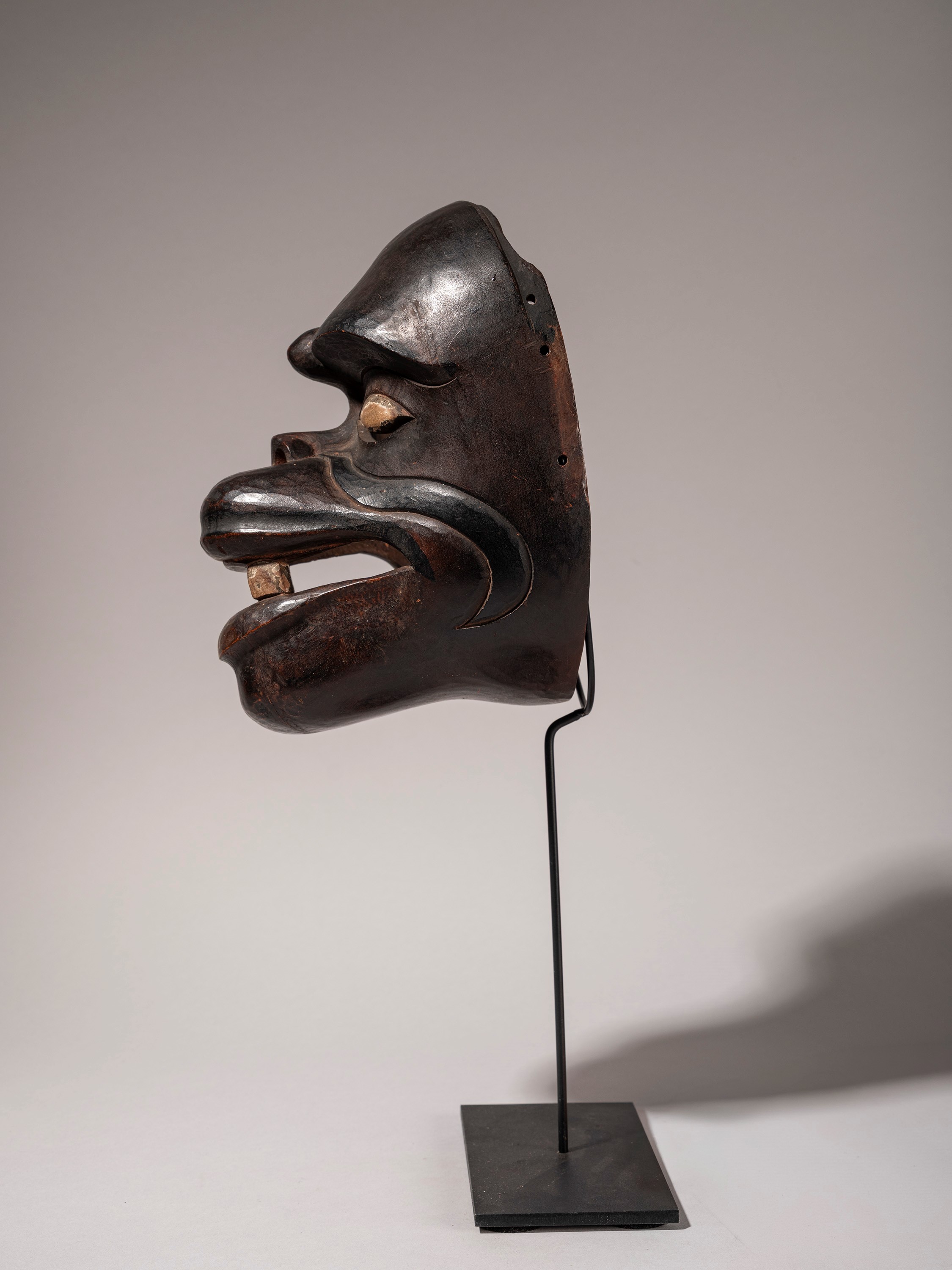 MASCHERA IN LEGNO PESANTE RAFFIGURANTE HANUMAN