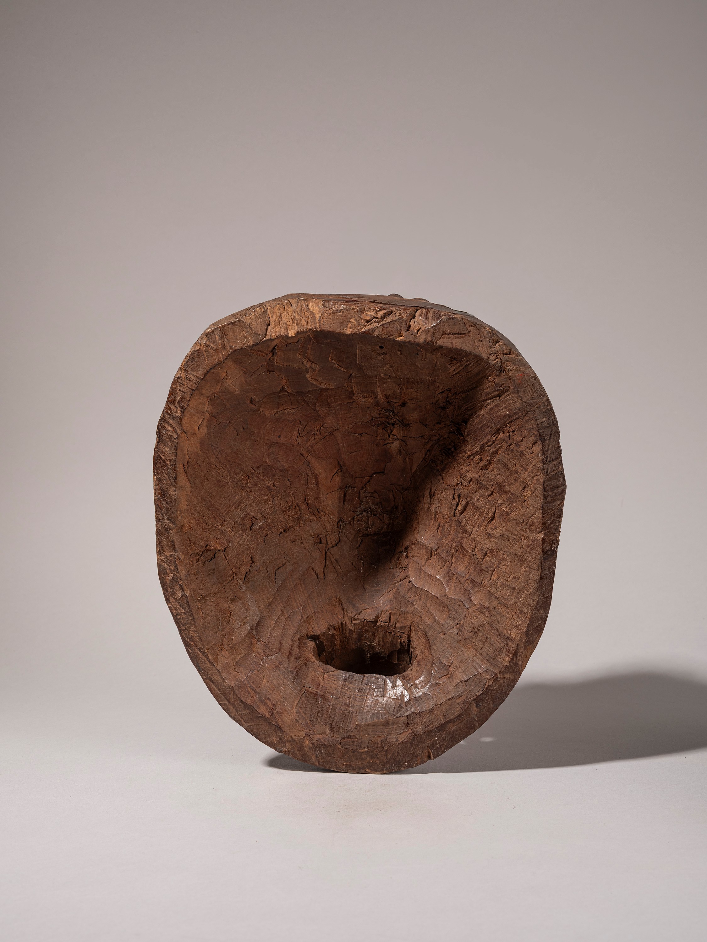 FREGIO IN LEGNO PESANTE RAFFIGURANTE DEMONE