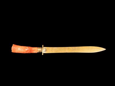 Tagliacarte, corallo e rame, tralci d’uva, Napoli fine XIX secolo