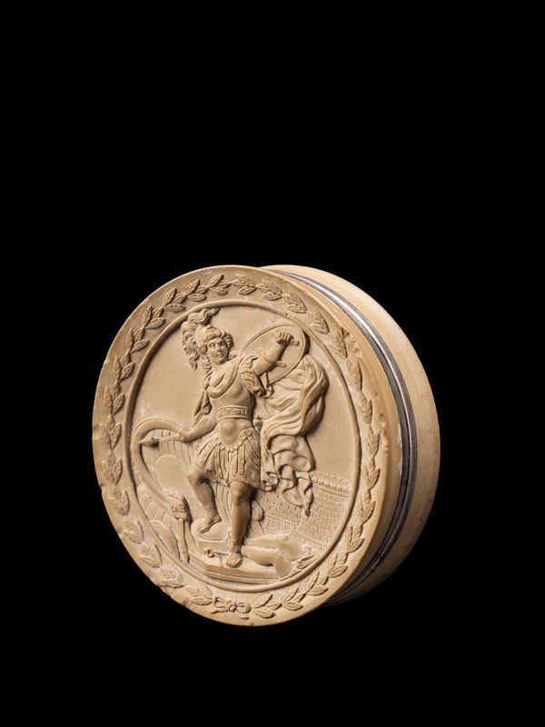 TABACCHIERA IN PIETRA LAVICA