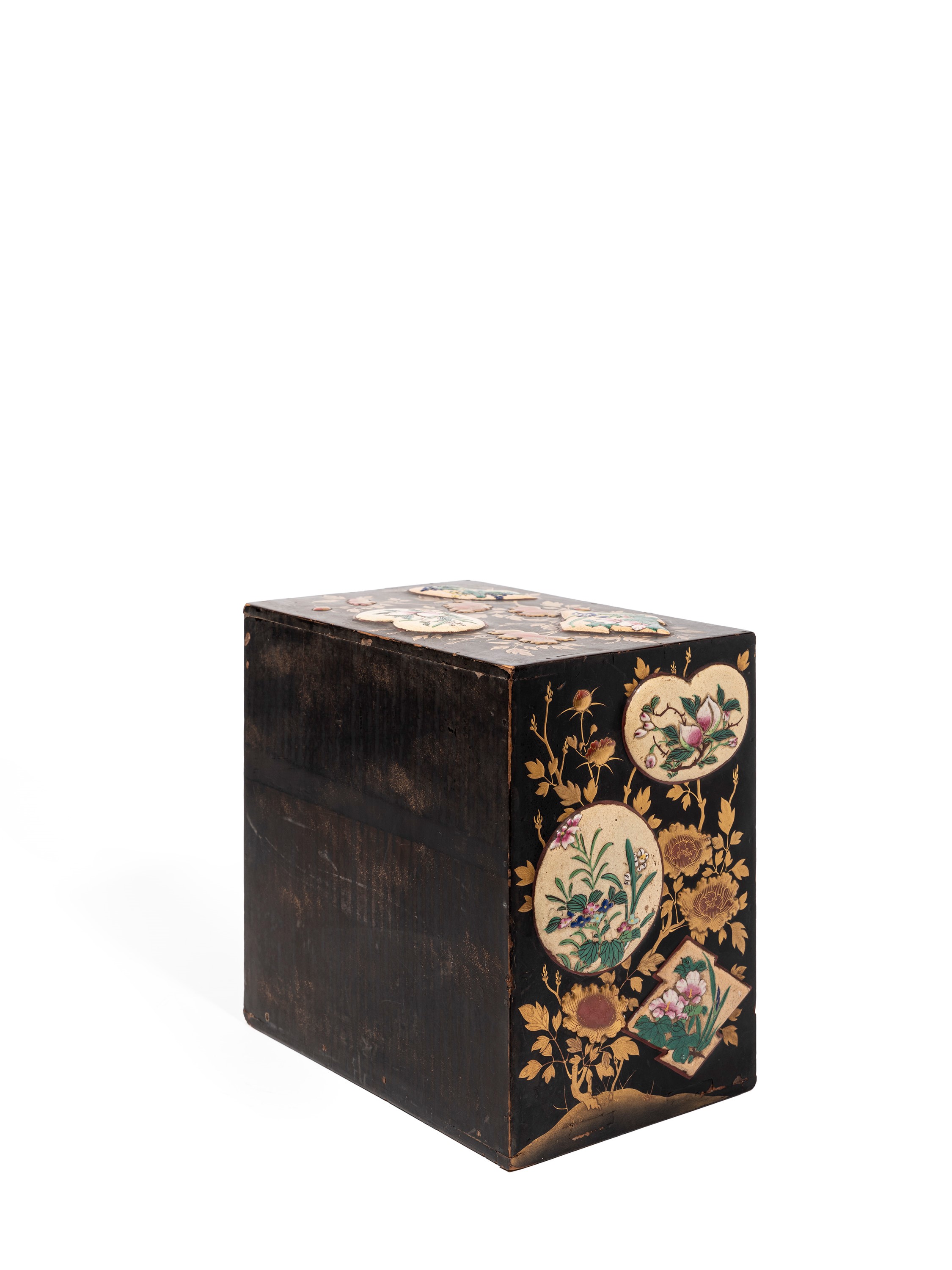 Giappone (periodo Taishō–Shōwa, 1920–1930), Kodansu in legno laccato