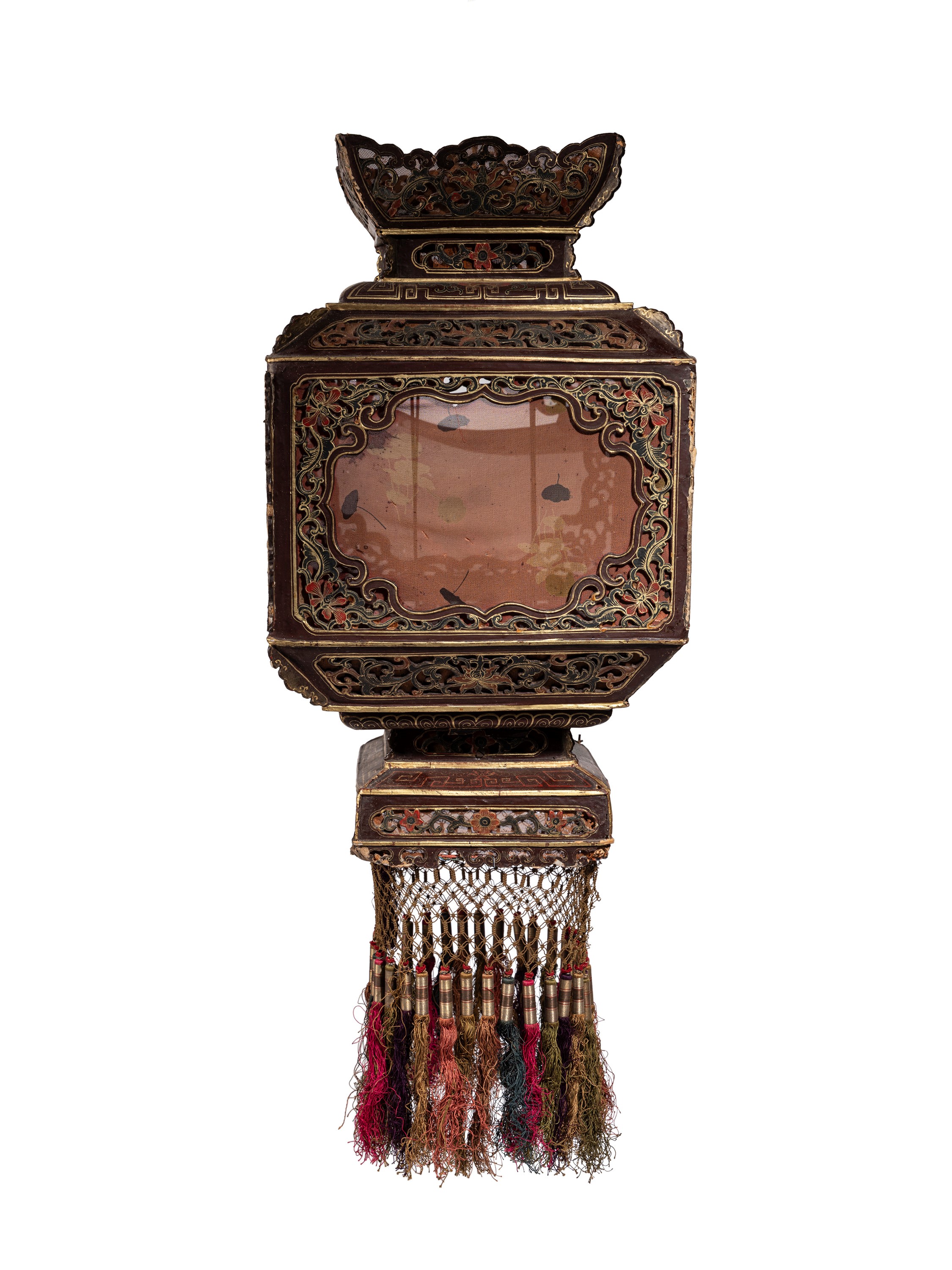 Cina, dinastia Qing (1644-1911), Lanterna da palazzo in legno laccato traforato