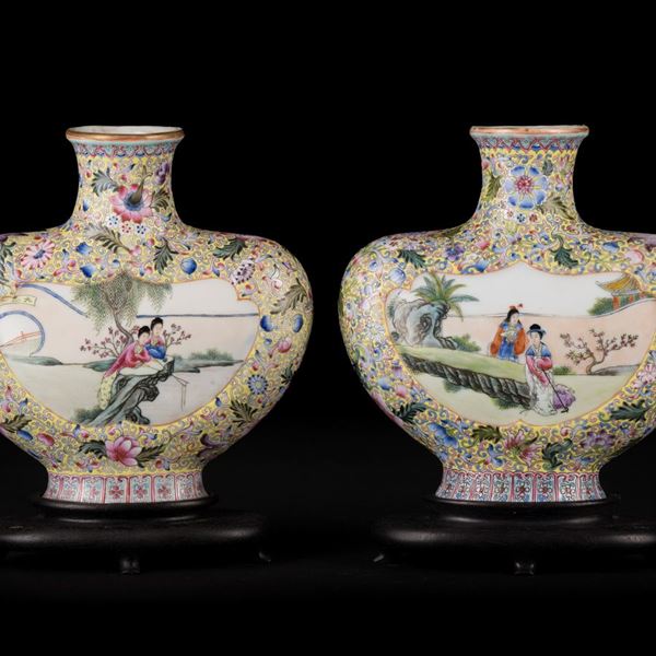 A PAIR OF FAMILLE ROSE VASES