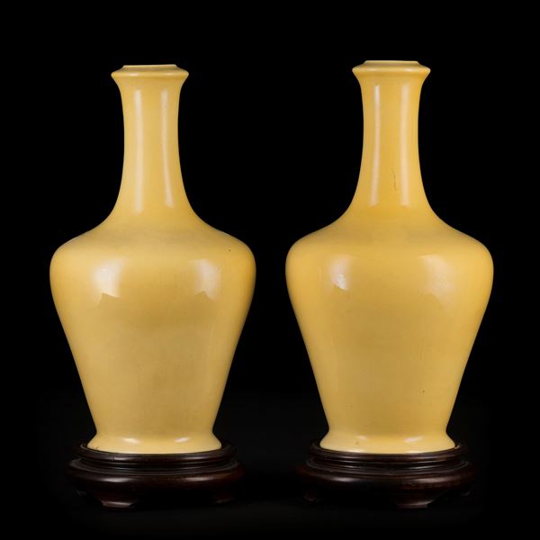 A PAIR OF GARLIC-HEAD SHAPED YELLOW VASES