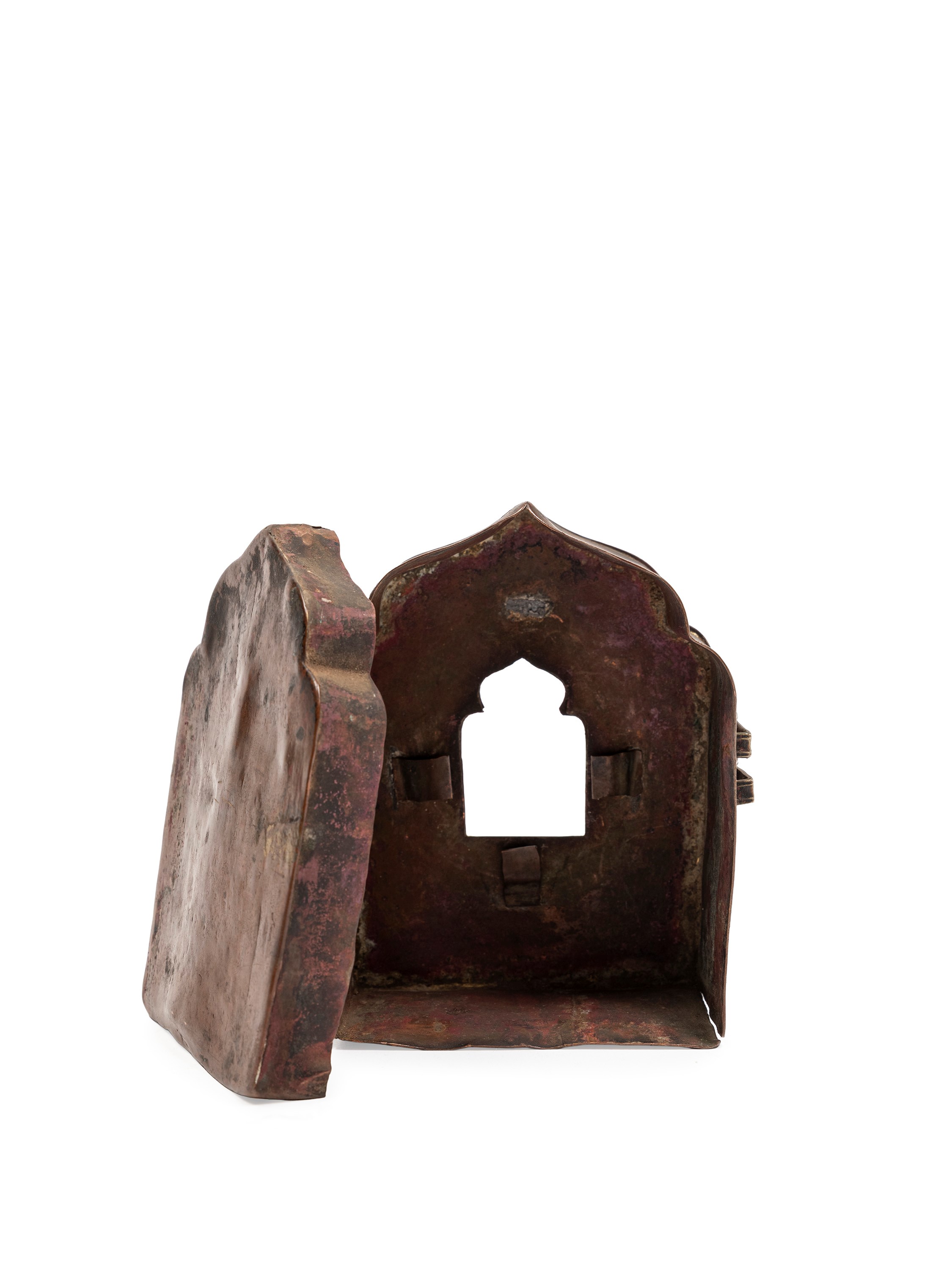 Tibet, Scatola “gau” in rame e metallo argentato,  XIX secolo