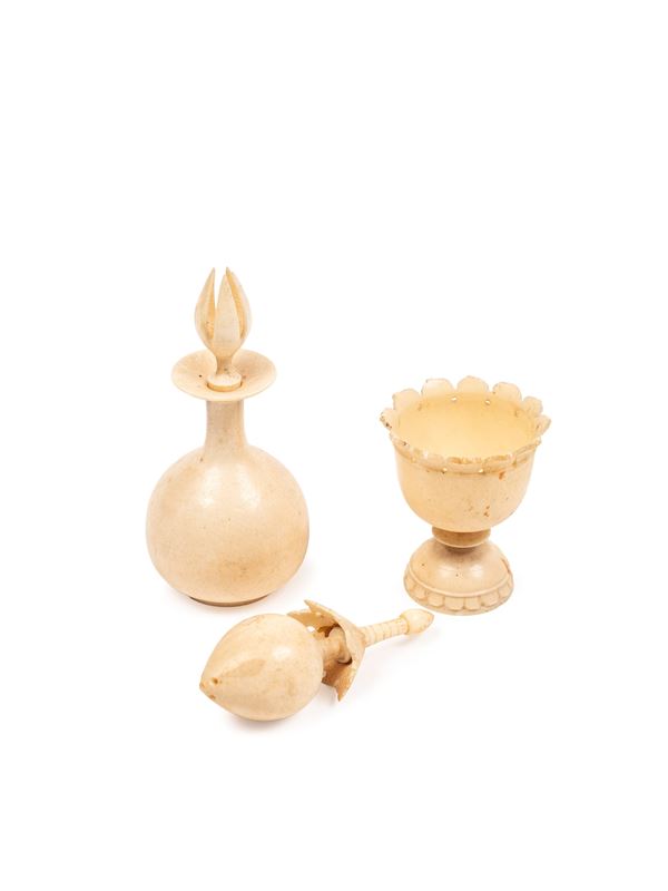 ☼A SET OF PERFUME HOLDERS WITH AN IVORY CUP  (India, Mughal, 19th century)  - Auction Interiors II - Marcopolo srl - Marcopolo Auction Milano