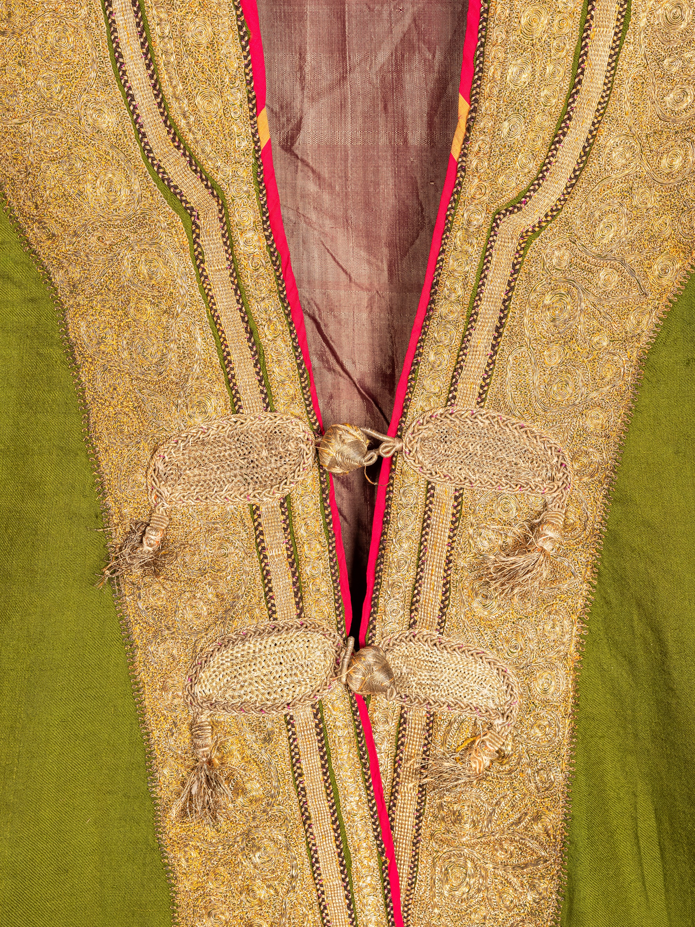 Choga nobiliare, pashmina in lana ricamata con filo d’oro
