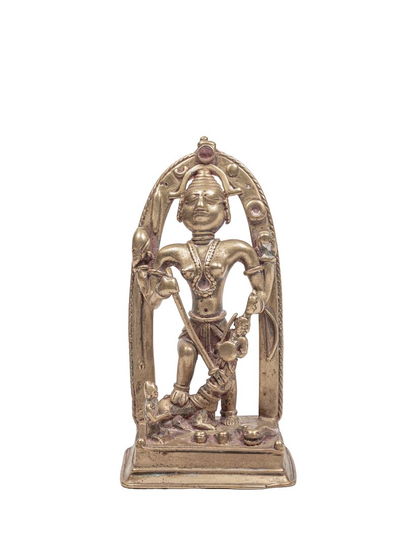 India, XIX secolo, Altare domestico in lega di bronzo raffigurante Mahishasuramardini (Durga) con...