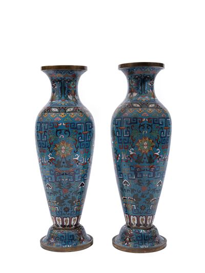 Coppia di vasi cilindrici in smalto cloisonné, Cina, inizio XX secolo