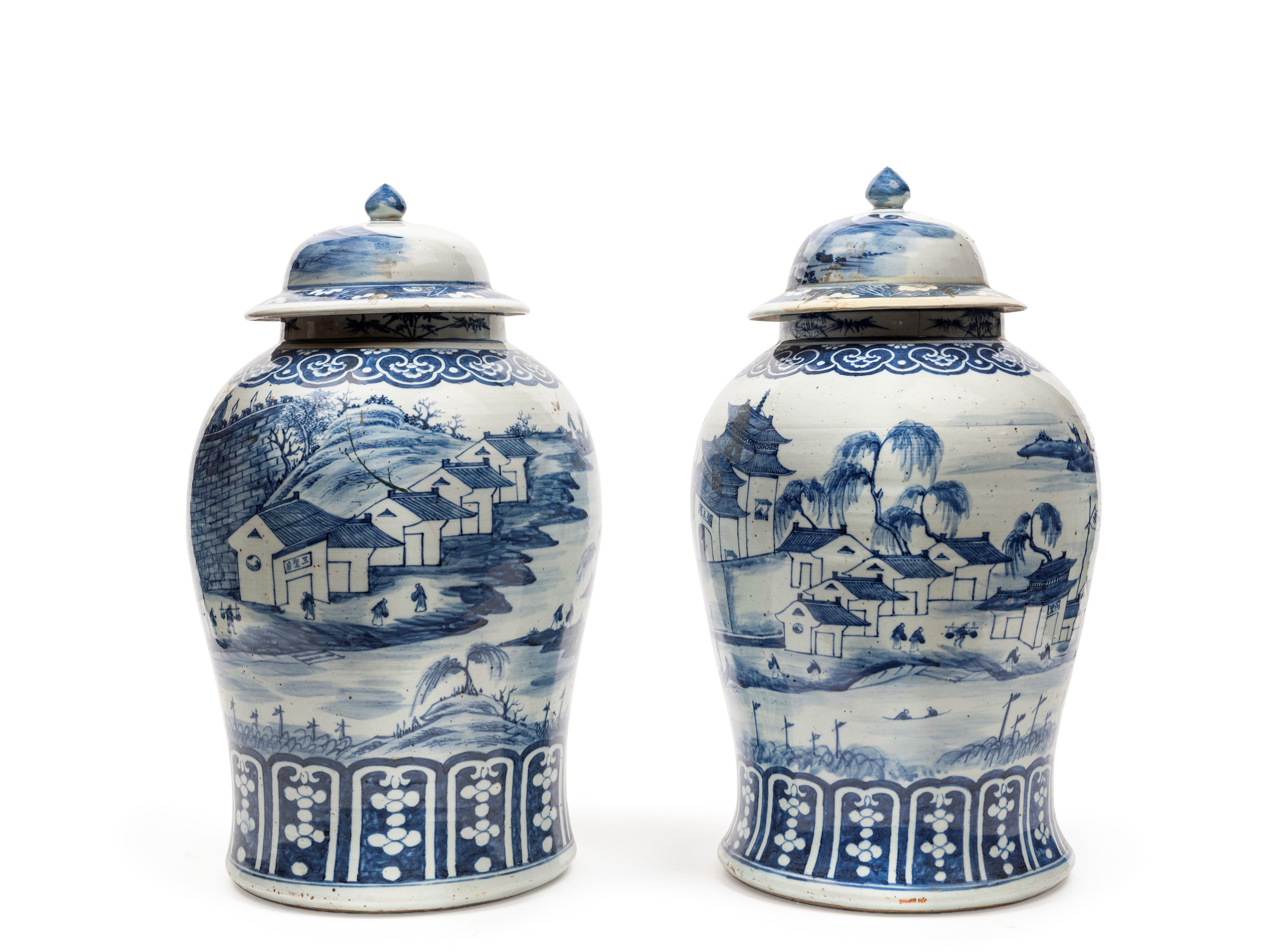 COPPIA DI POTICHE IN PORCELLANA BIANCA E BLU
