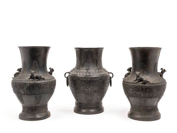 TRE VASI IN BRONZO