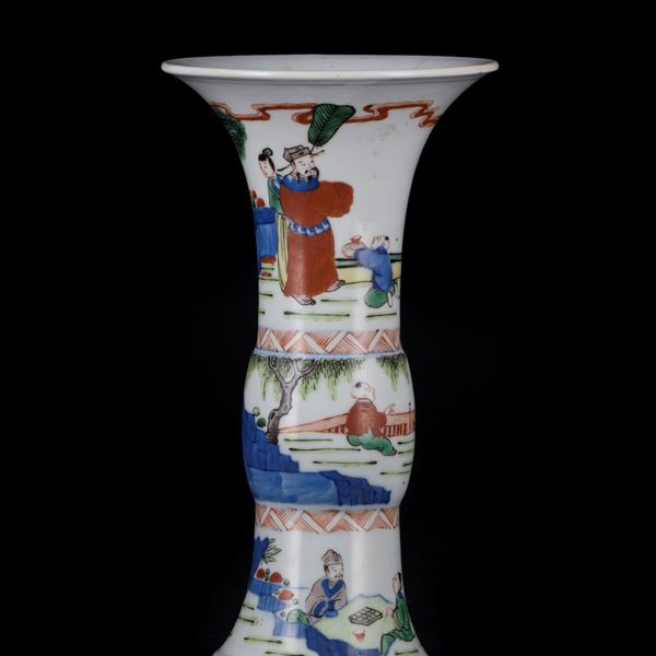 A SMALL WUCAI VASE