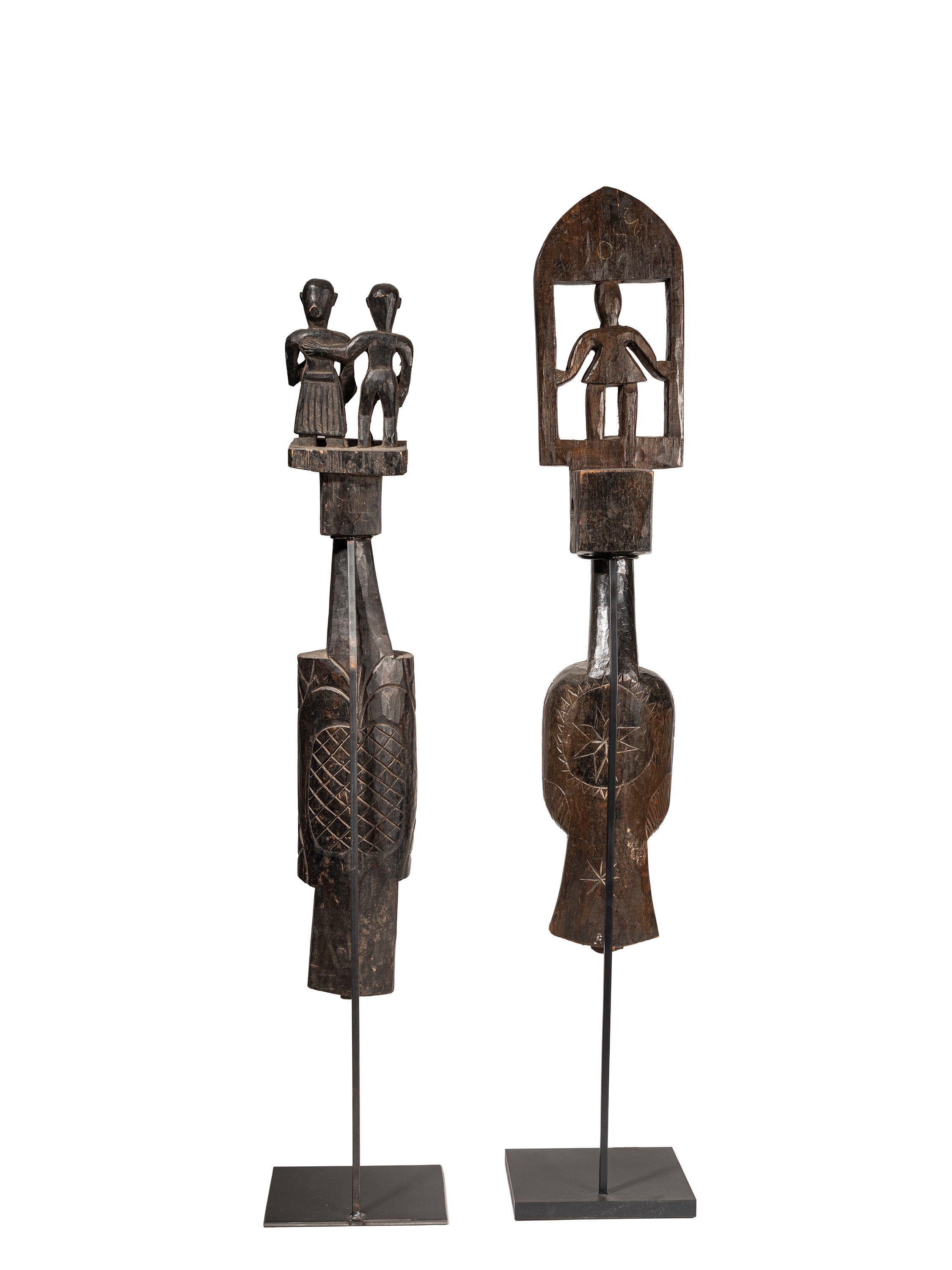 Popoli Santal (India nord occidentale), Due liuti con scultura antropomorfa in legno