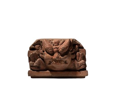 Fregio in terracotta raffigurante una Makara, periodo Majapahit (XIV–XVI secolo)