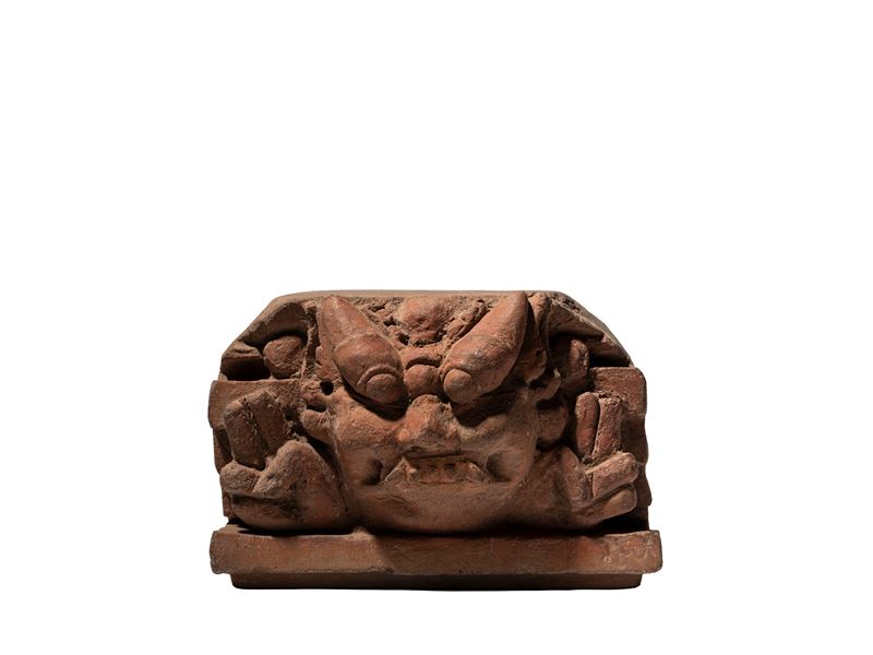 Fregio in terracotta raffigurante una Makara, periodo Majapahit (XIV–XVI secolo)