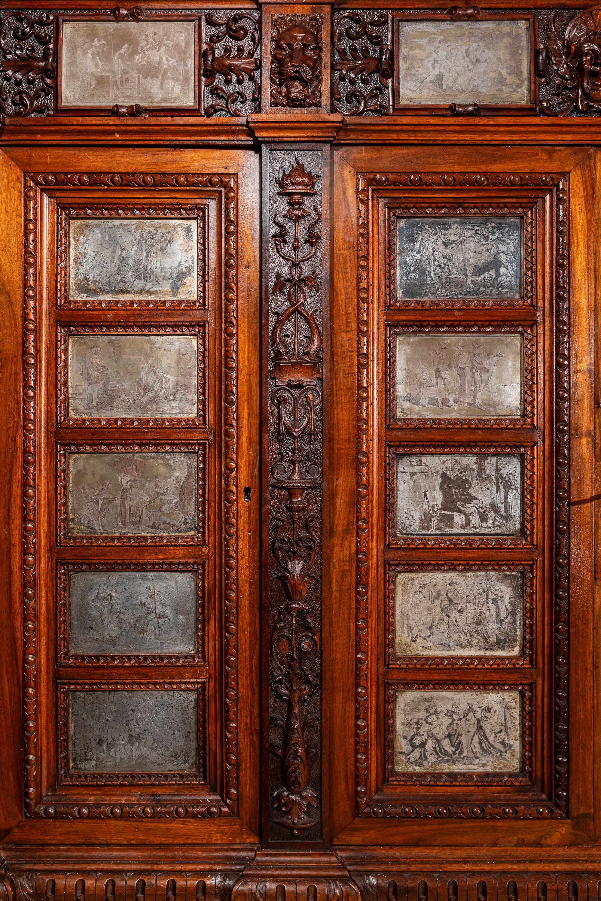Grande Cabinet con Placche Incise da Bartolomeo Pinelli
