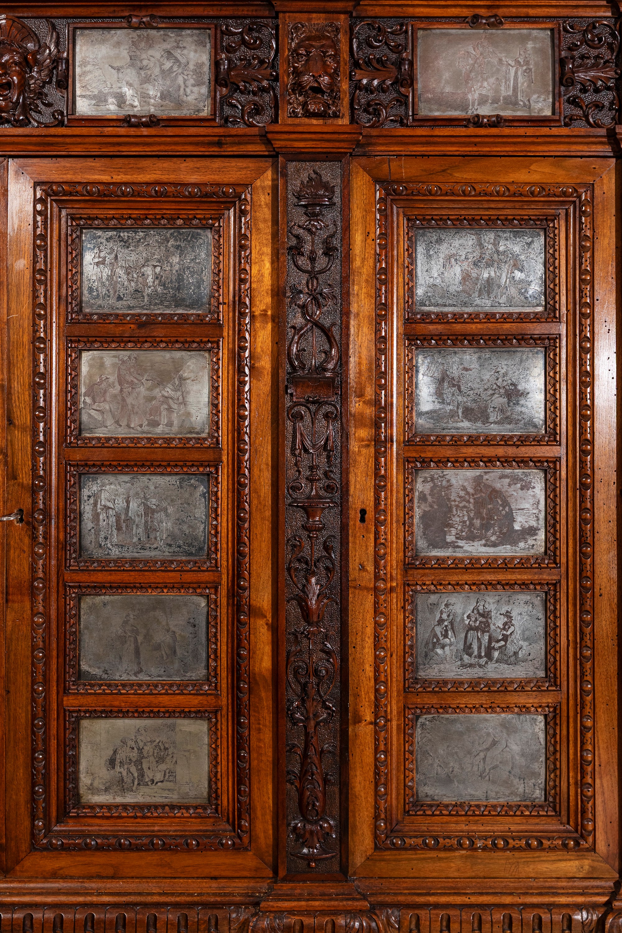 Grande Cabinet con Placche Incise da Bartolomeo Pinelli