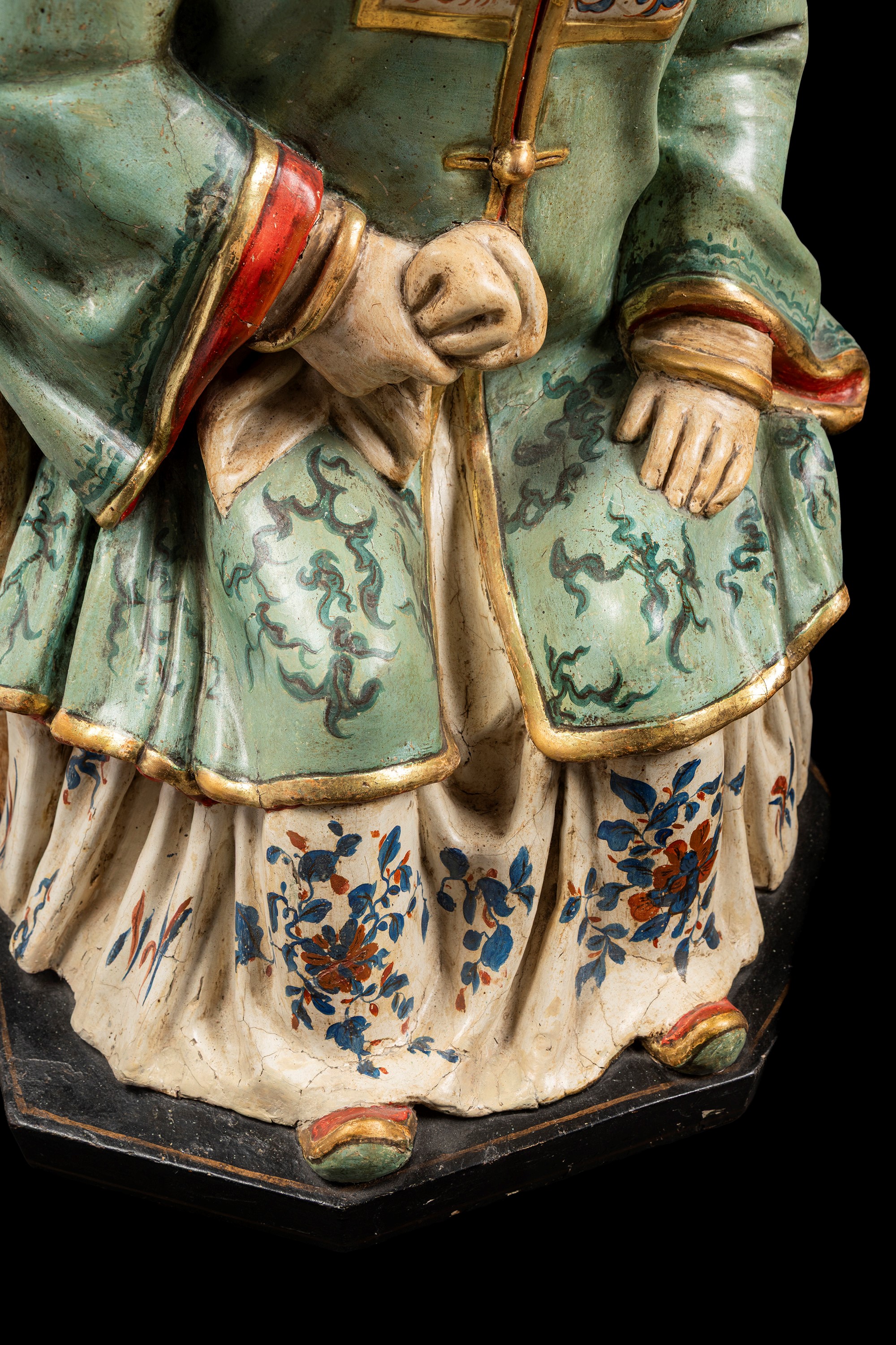 Coppia di magots in cartapesta policroma e laccata, Piemonte, inizio XIX secolo