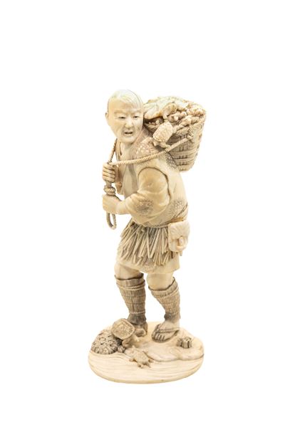 Okimono, raffigurazione di pescatore con tartarughe, avorio, periodo Meiji (1868-1912)