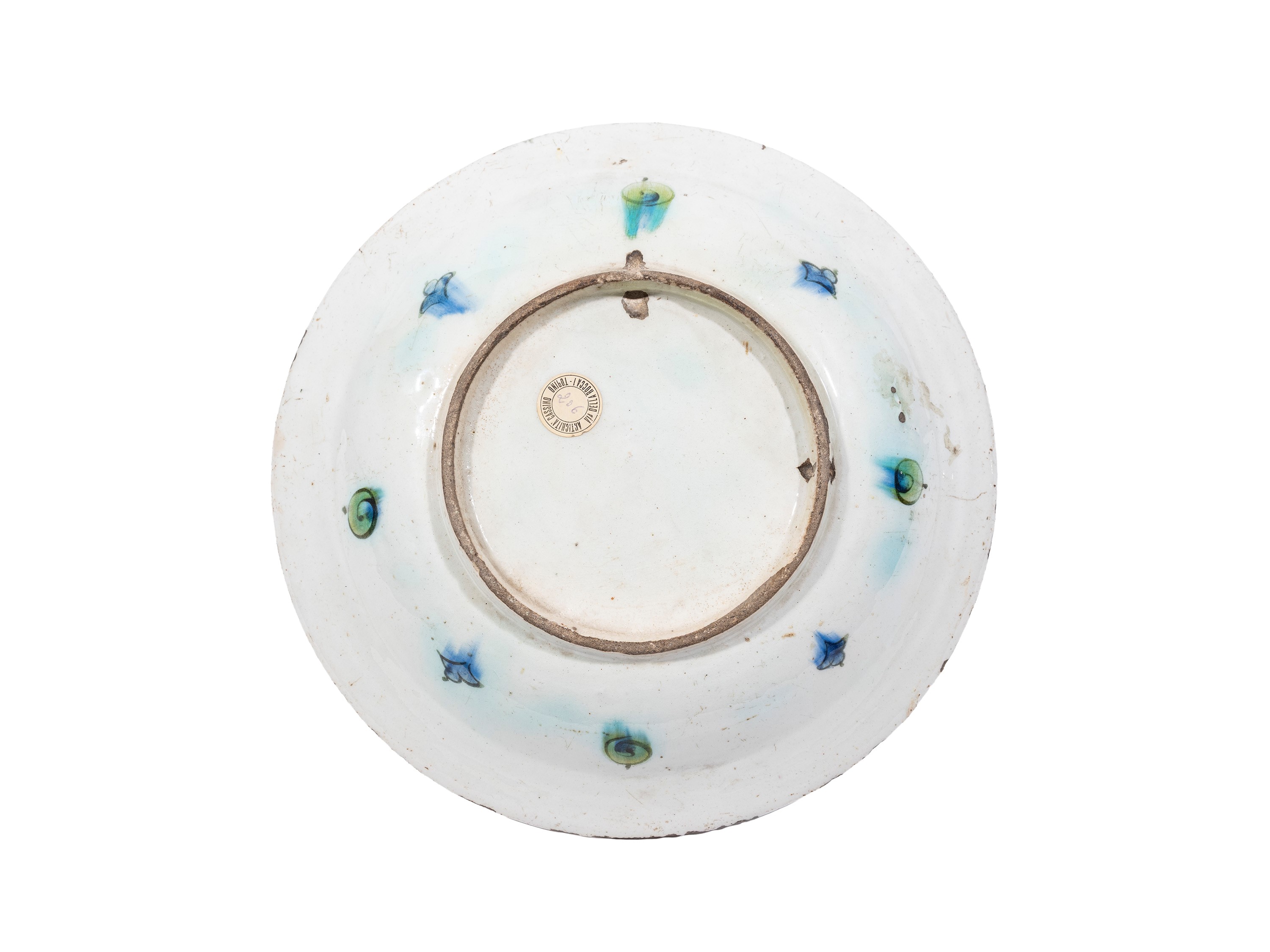 Iznik, Piatto “Tempesta in una tazza da tè”, ceramica dipinta e decorata in rilievo (XVI secolo)