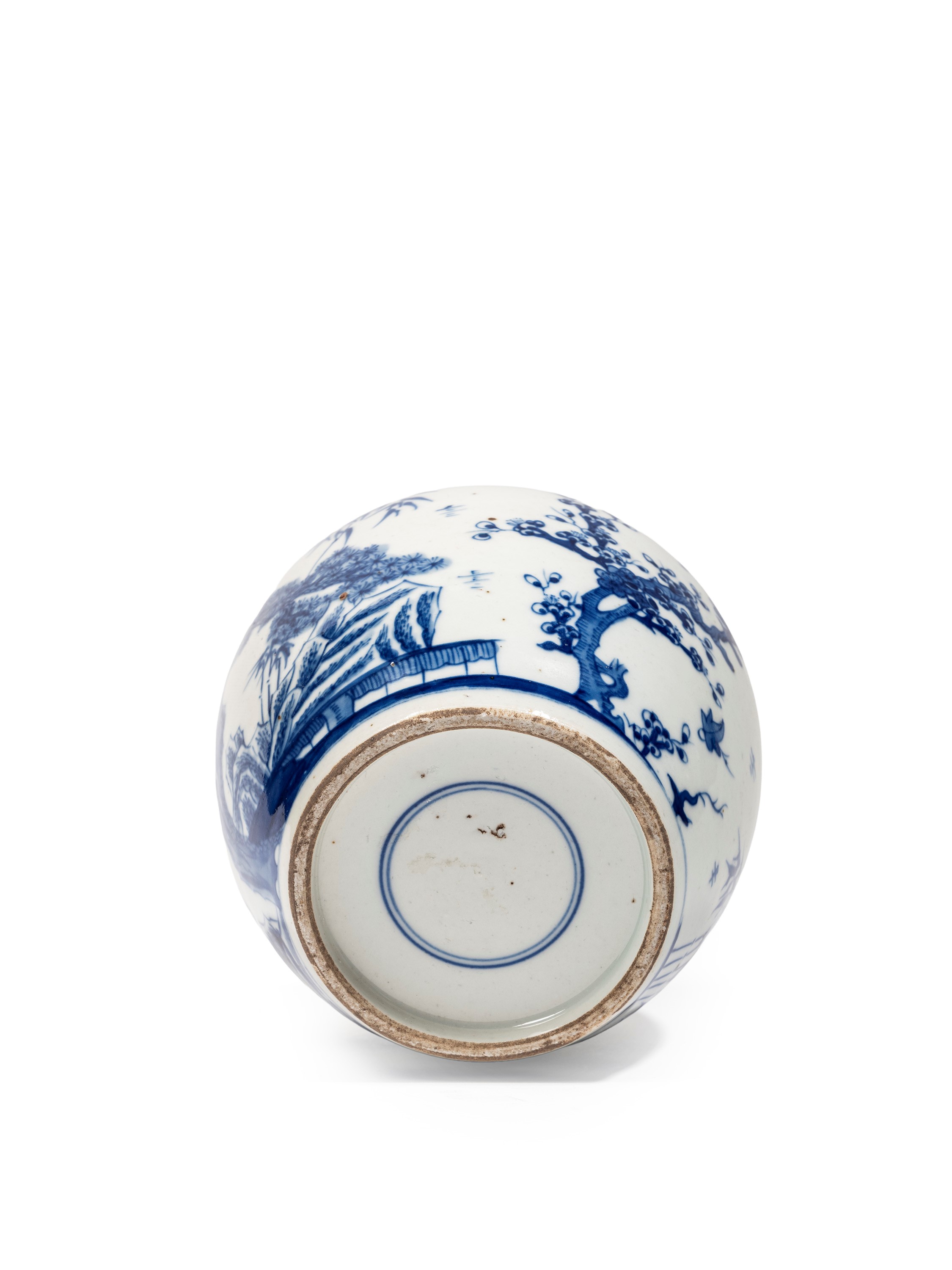 Cina, dinastia Qing (periodo Kangxi), Piccolo vaso in porcellana bianca e blu decorato con “Tre A...