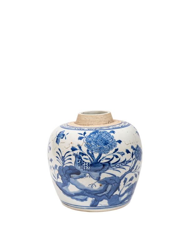 PICCOLO VASO IN PORCELLANA BIANCA E BLU