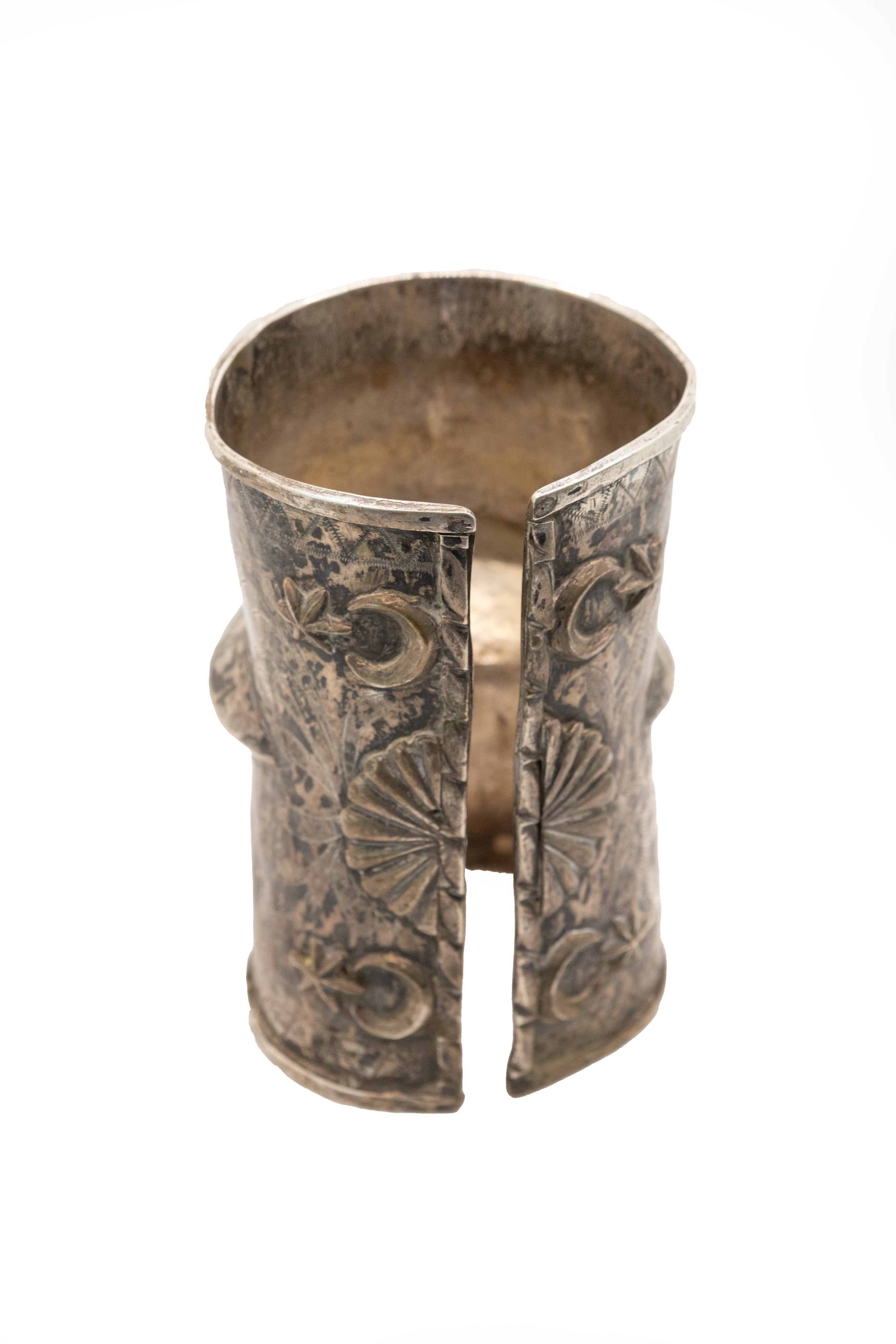 Bracciale in argento, decorazione a mezzalune e stelle, Turchia, XIX secolo