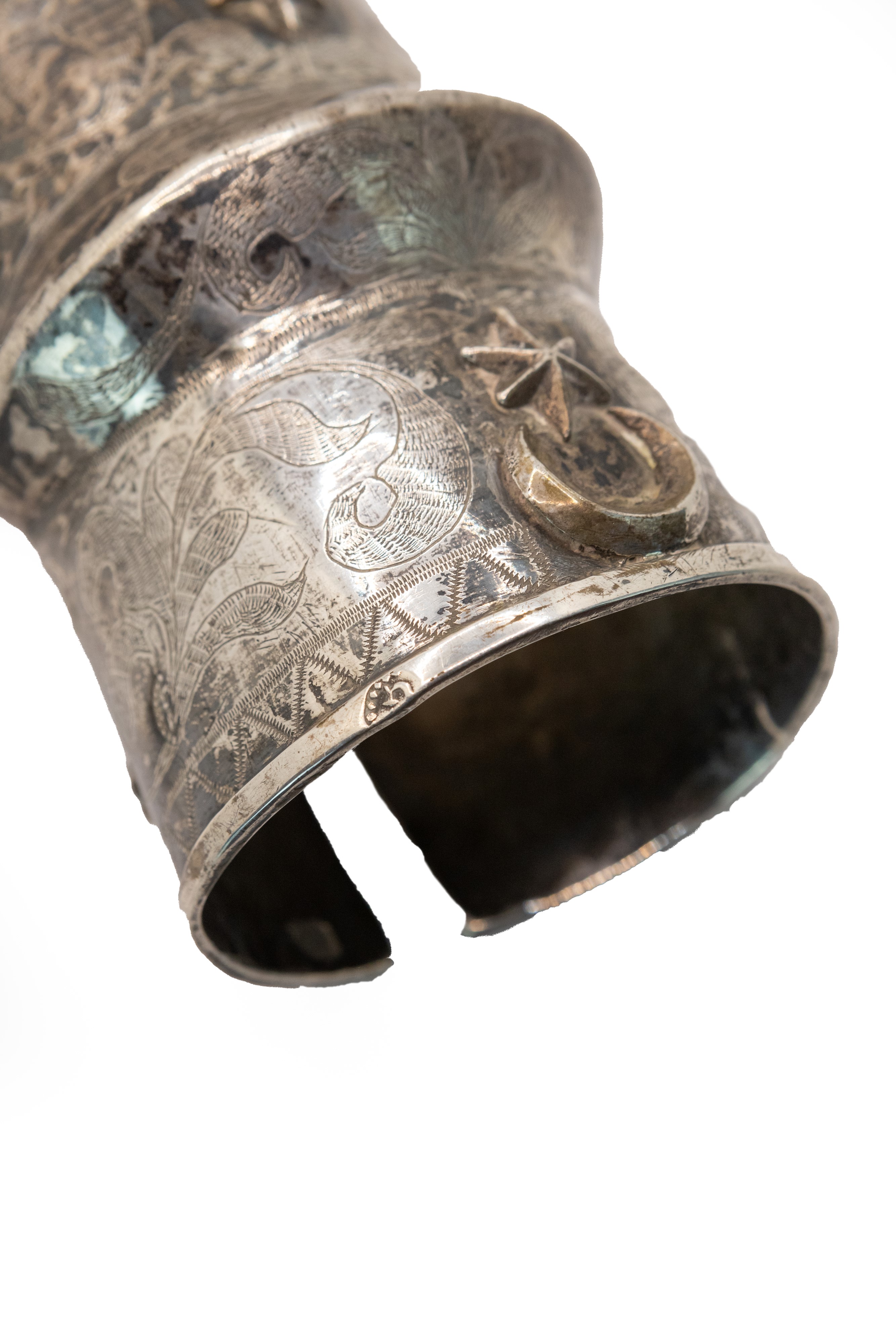 Bracciale in argento, decorazione a mezzalune e stelle, Turchia, XIX secolo