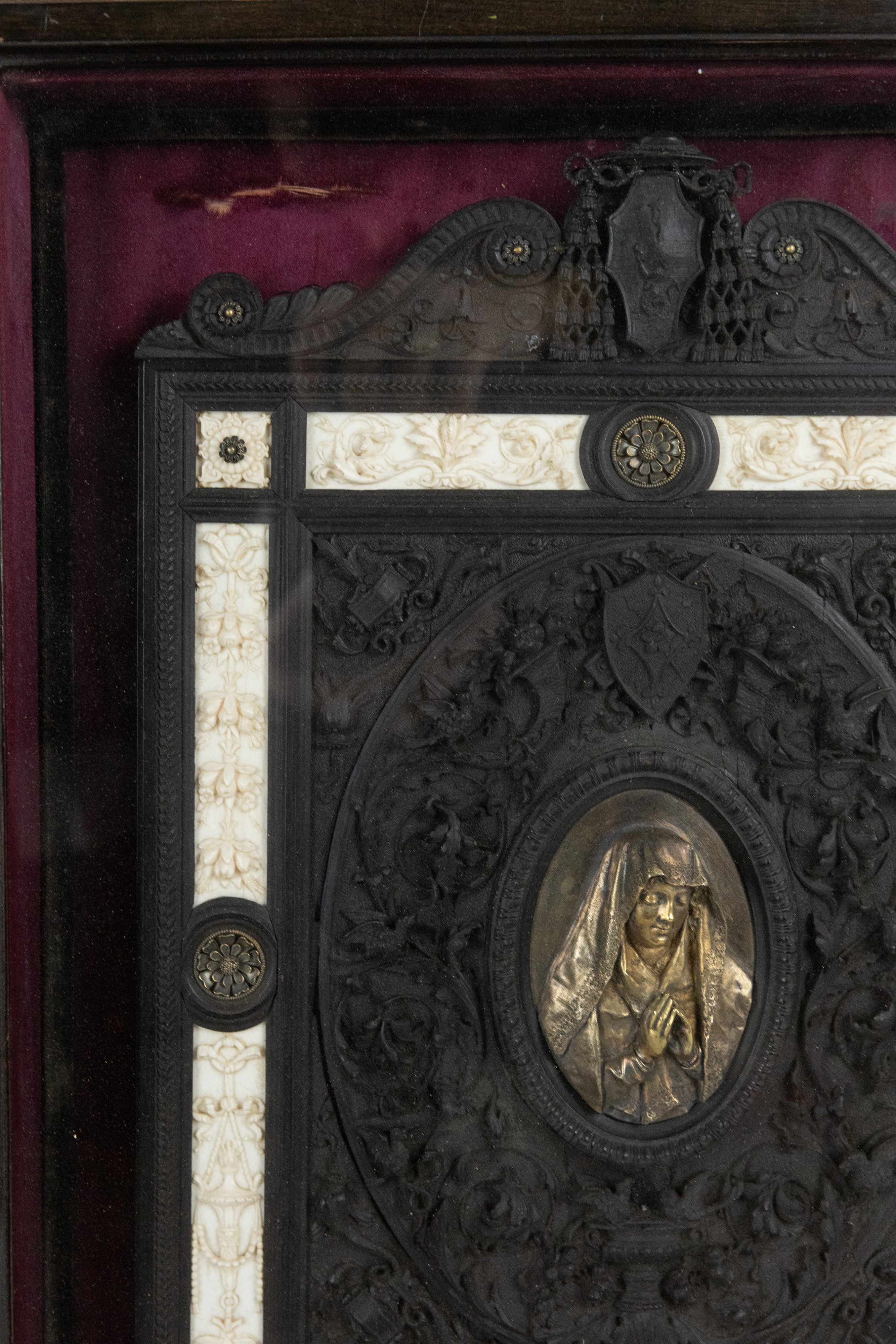 Secolo XIX, Cornice in ebano e avorio con placca centrale in bronzo