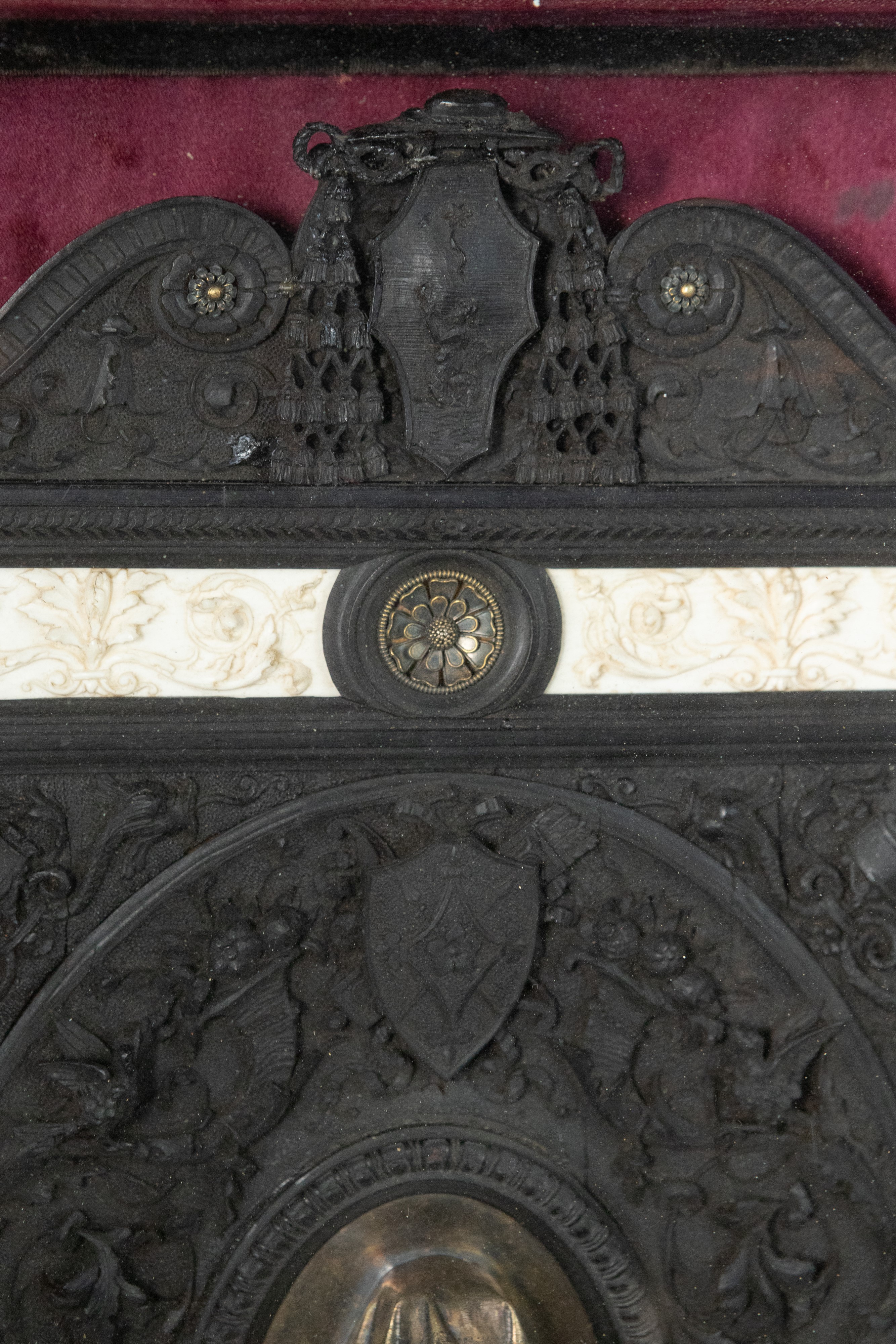 Secolo XIX, Cornice in ebano e avorio con placca centrale in bronzo