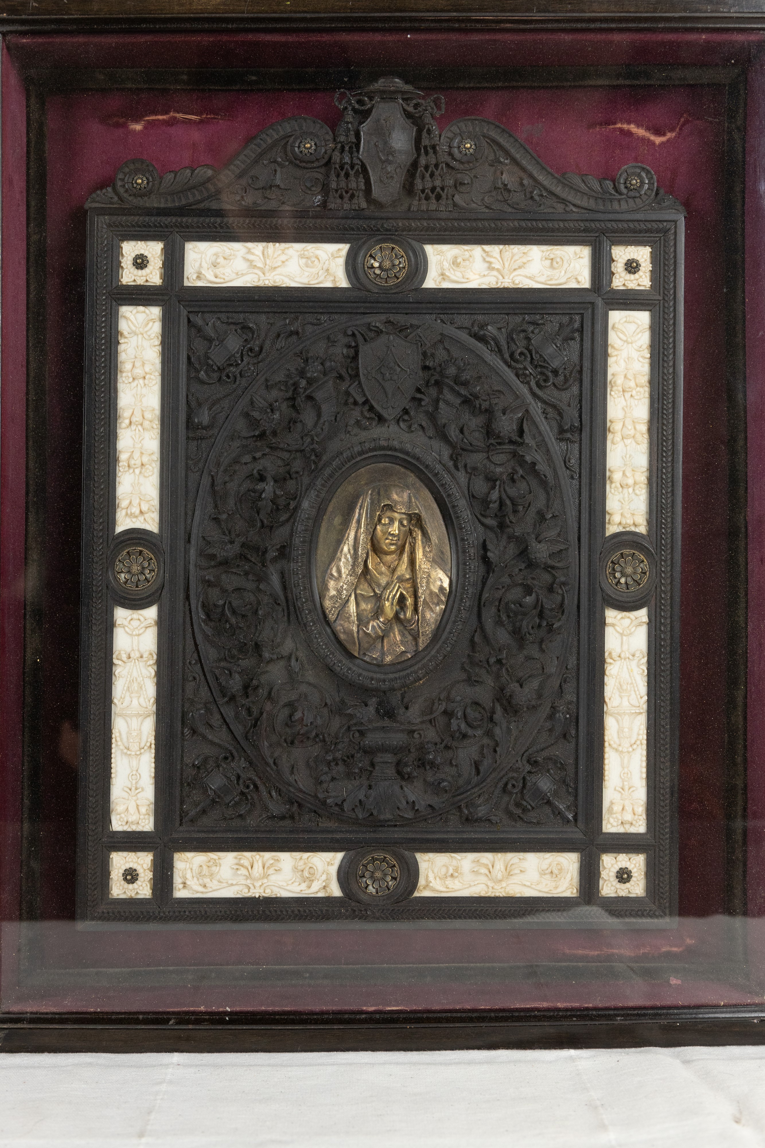 Secolo XIX, Cornice in ebano e avorio con placca centrale in bronzo