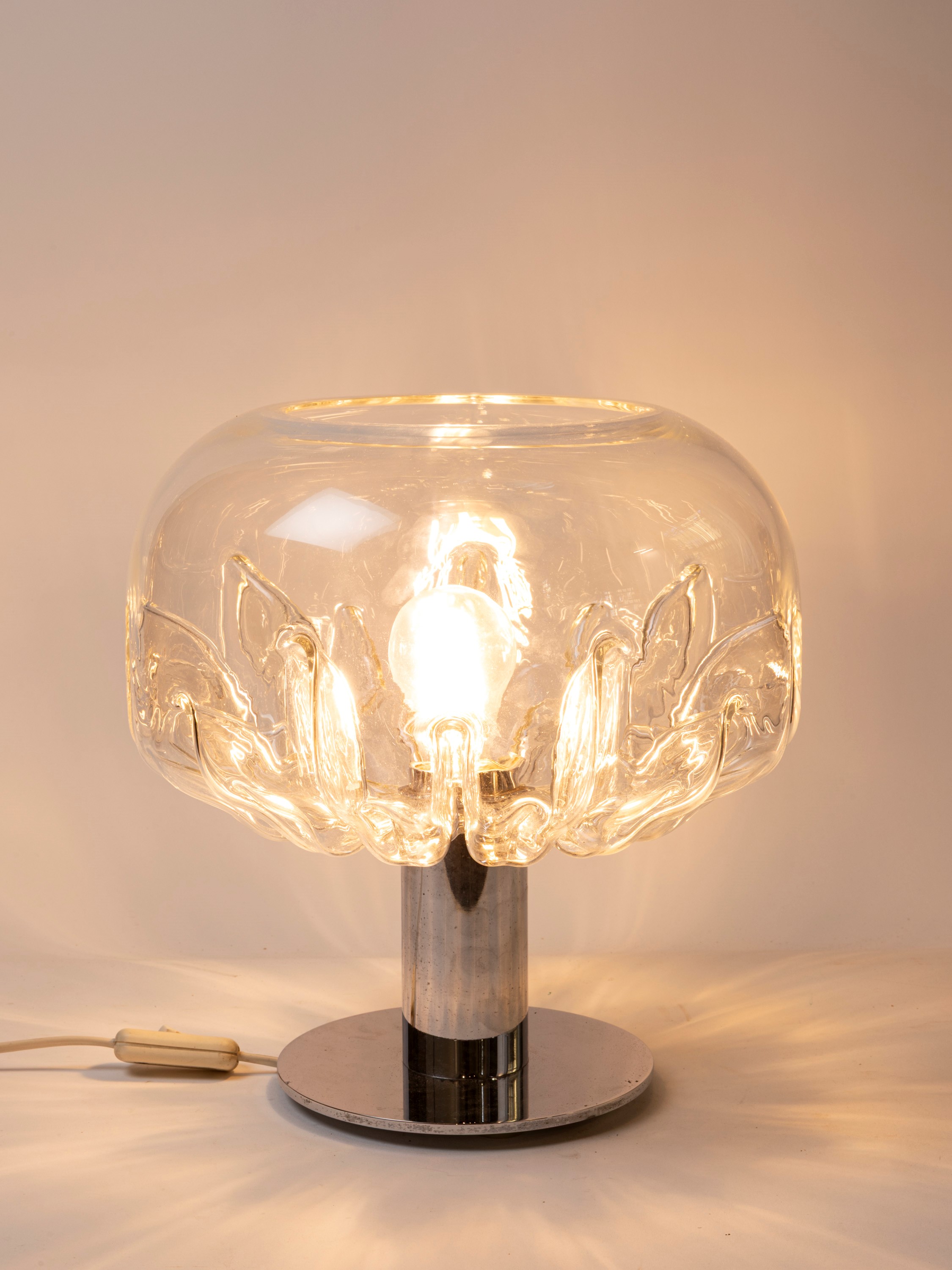 Toni Zuccheri - Lampada da tavolo Zinia in vetro di Murano e metallo cromato