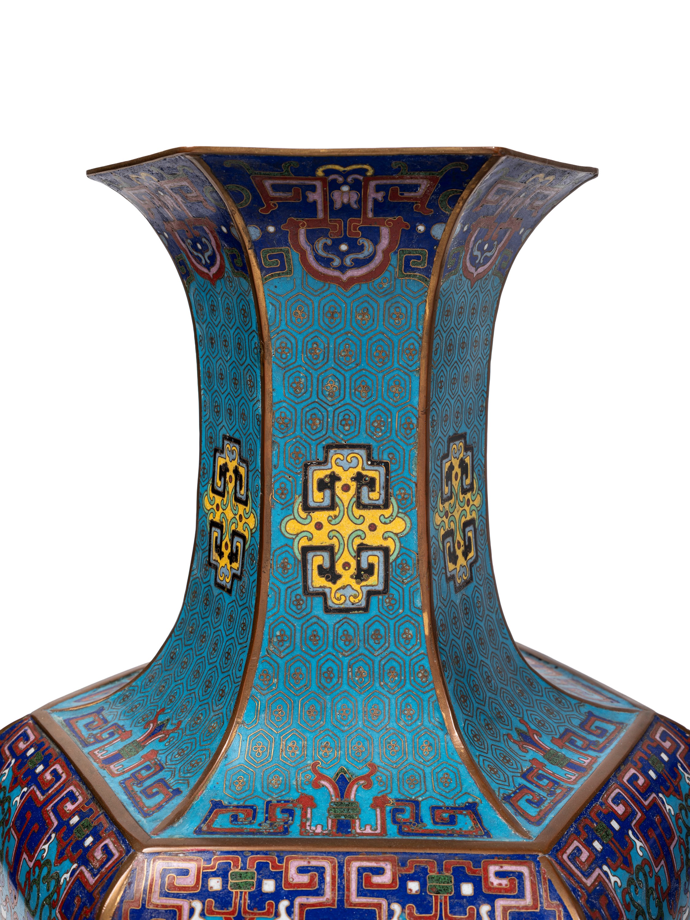 Coppia di grandi vasi cloisonné, motivi a qilong, loto e nido d’ape
