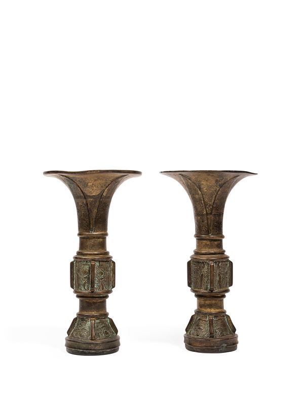 COPPIA DI VASI IN BRONZO