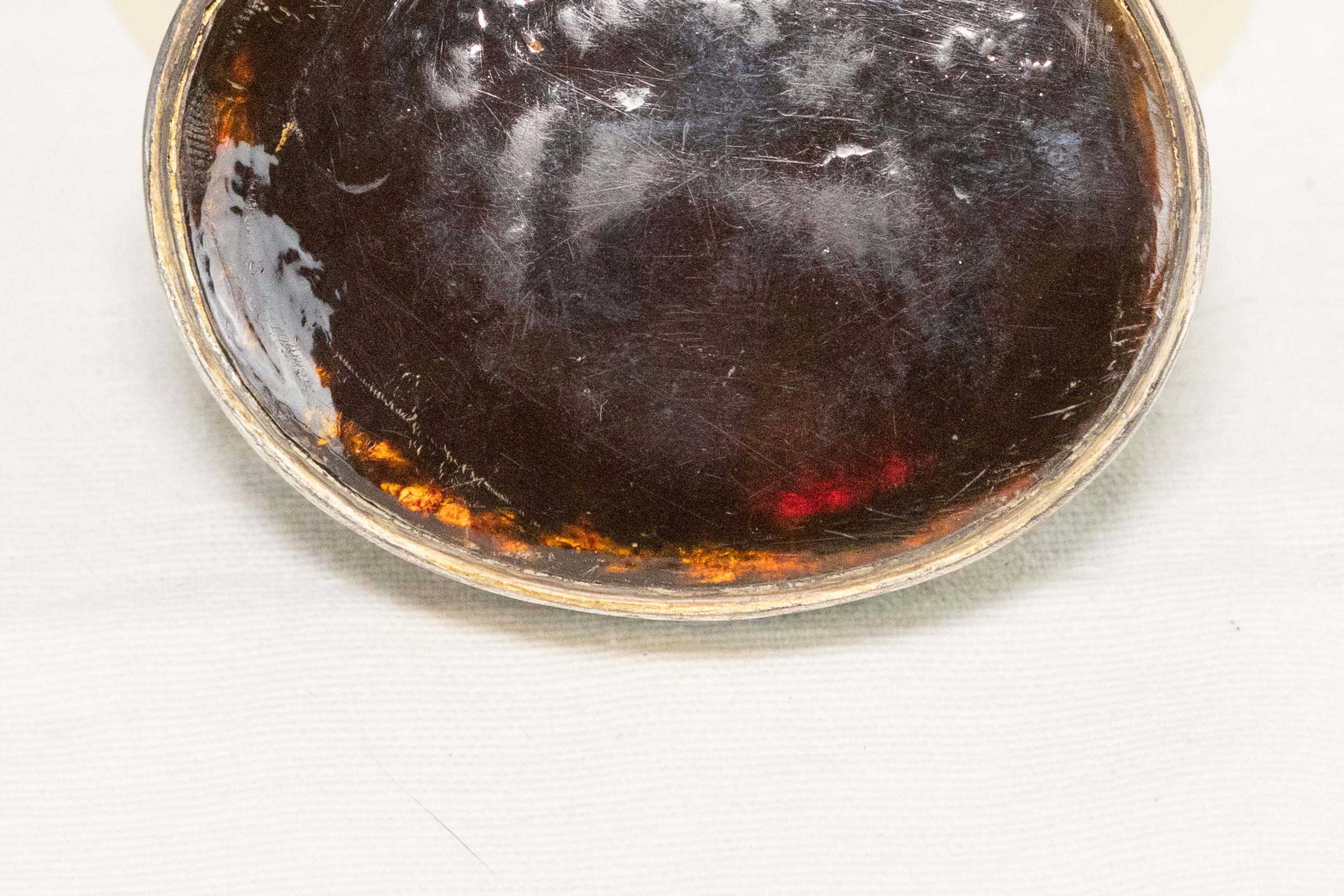 °TABACCHIERA IN ARGENTO E AMBRA CON STEMMA CARDINALIZIO DELLA FAMIGLIA ODESCALCHI SUL COPERCHIO