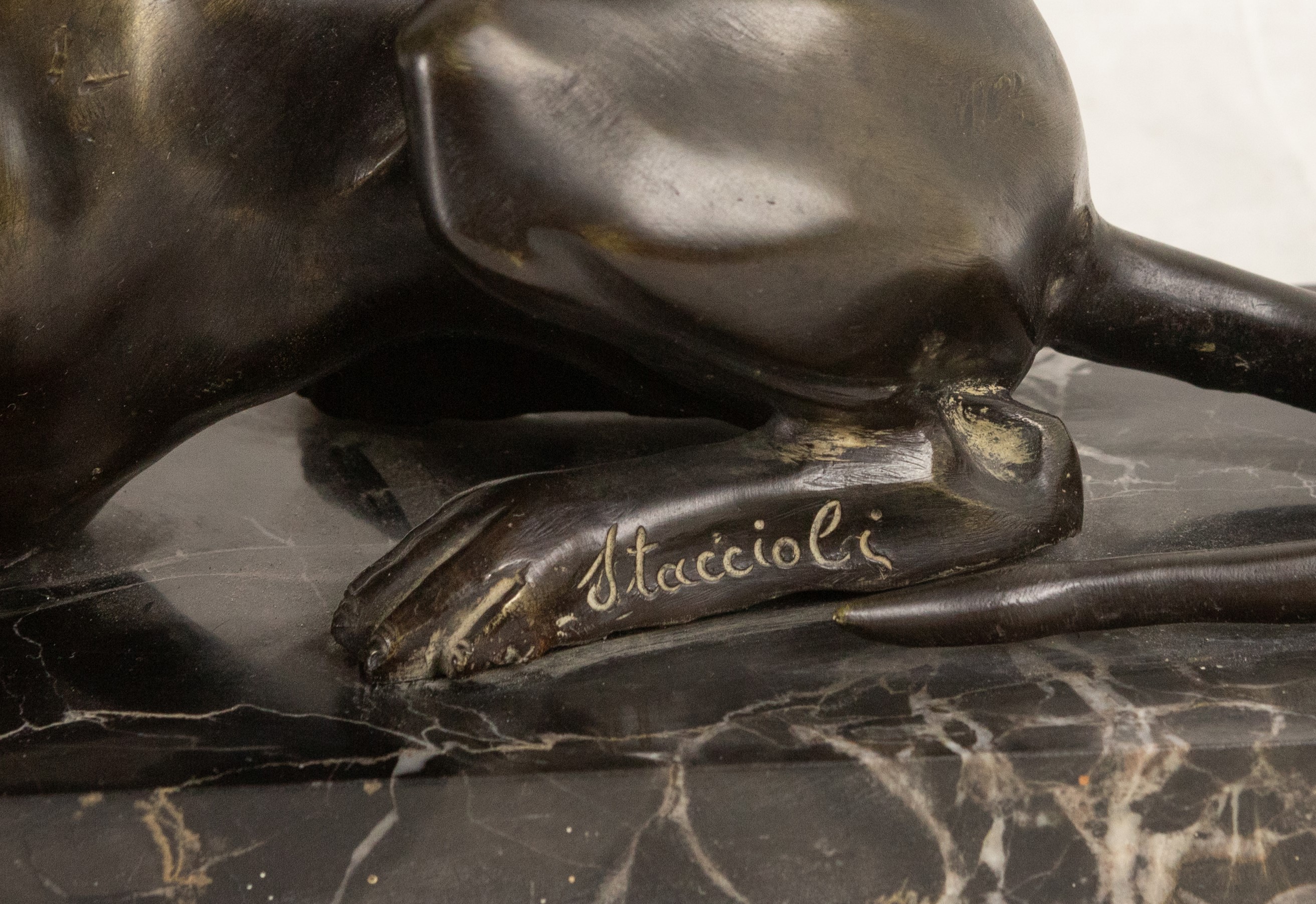 °SCULTURA IN BRONZO RAFFIGURANTE LEVRIERO SU BASE IN MARMO